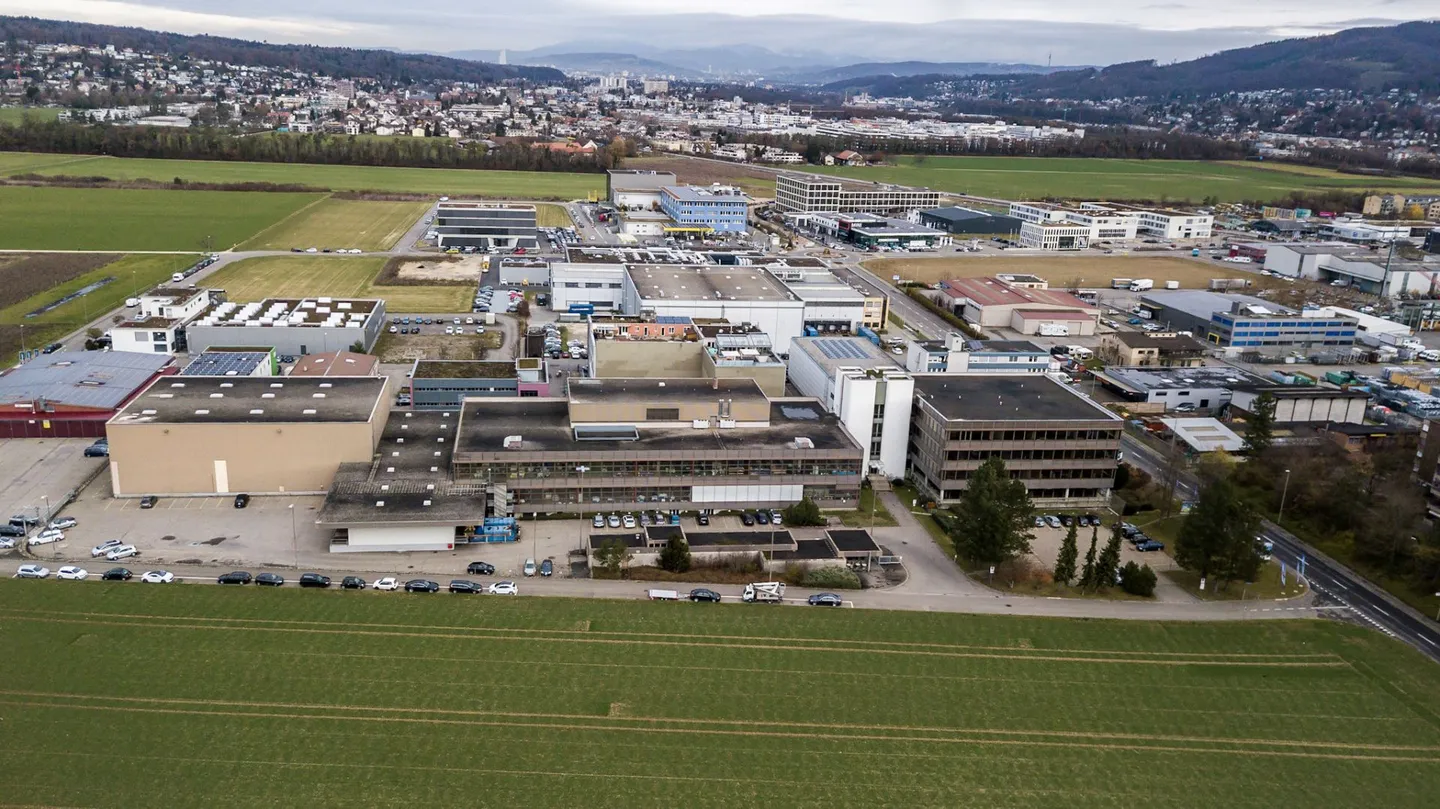 Lagerflächen an ideal erschlossener Lage in Aesch - Foto 2 von 5