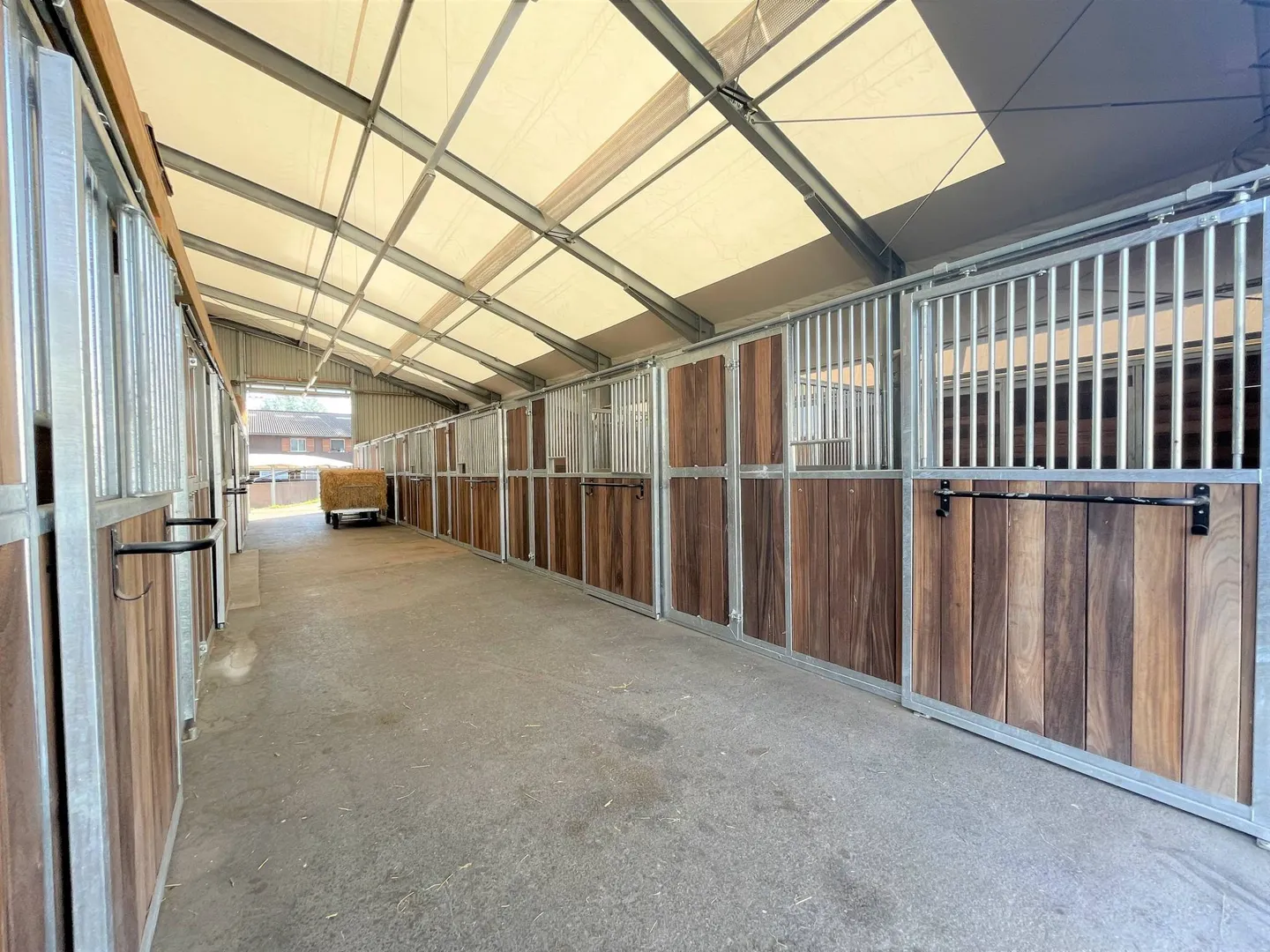 Sports hall for sale - Photo 10 of 13
