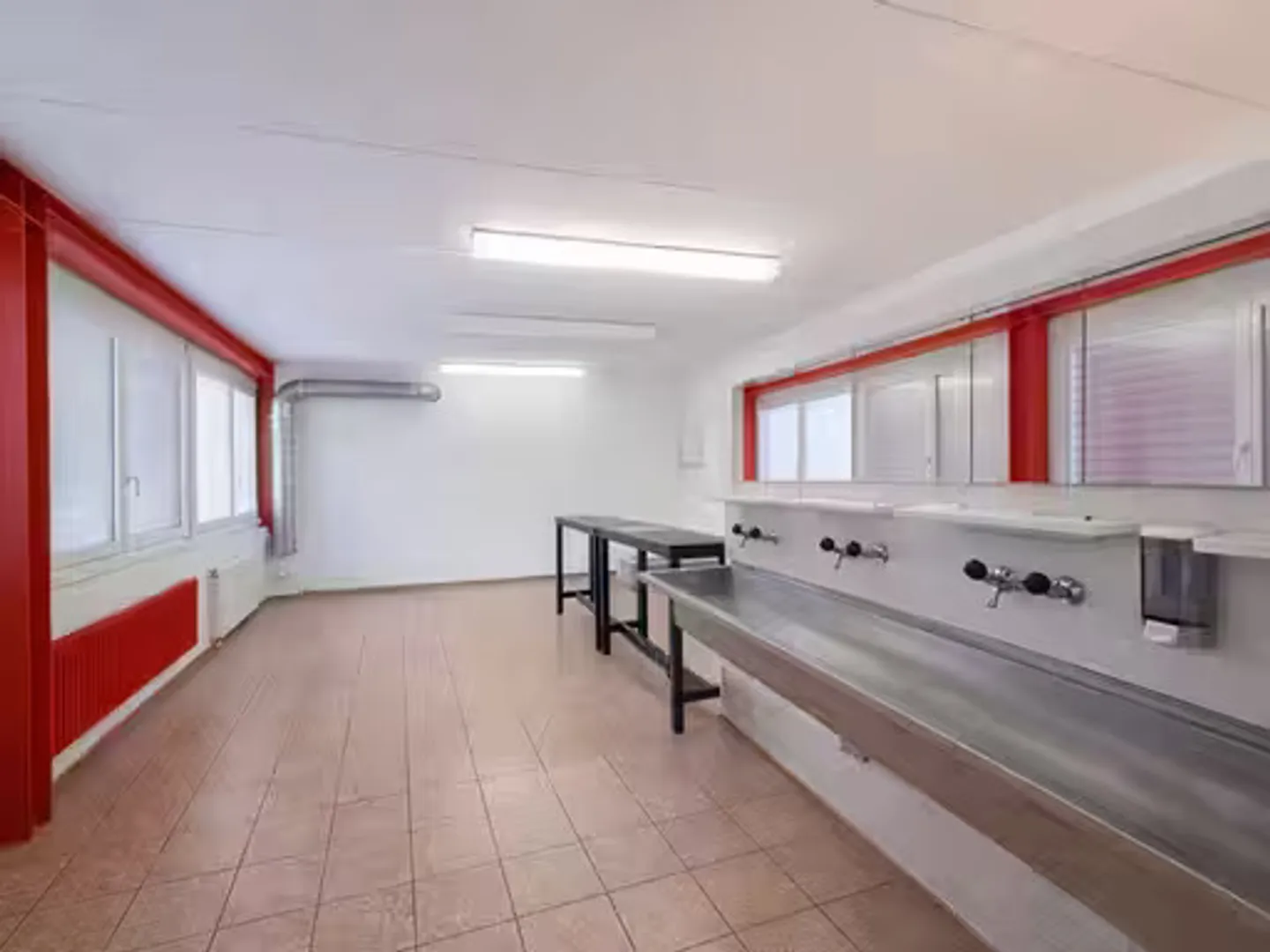Espace Commercial dans un Immeuble Industriel - Photo 5 sur 8