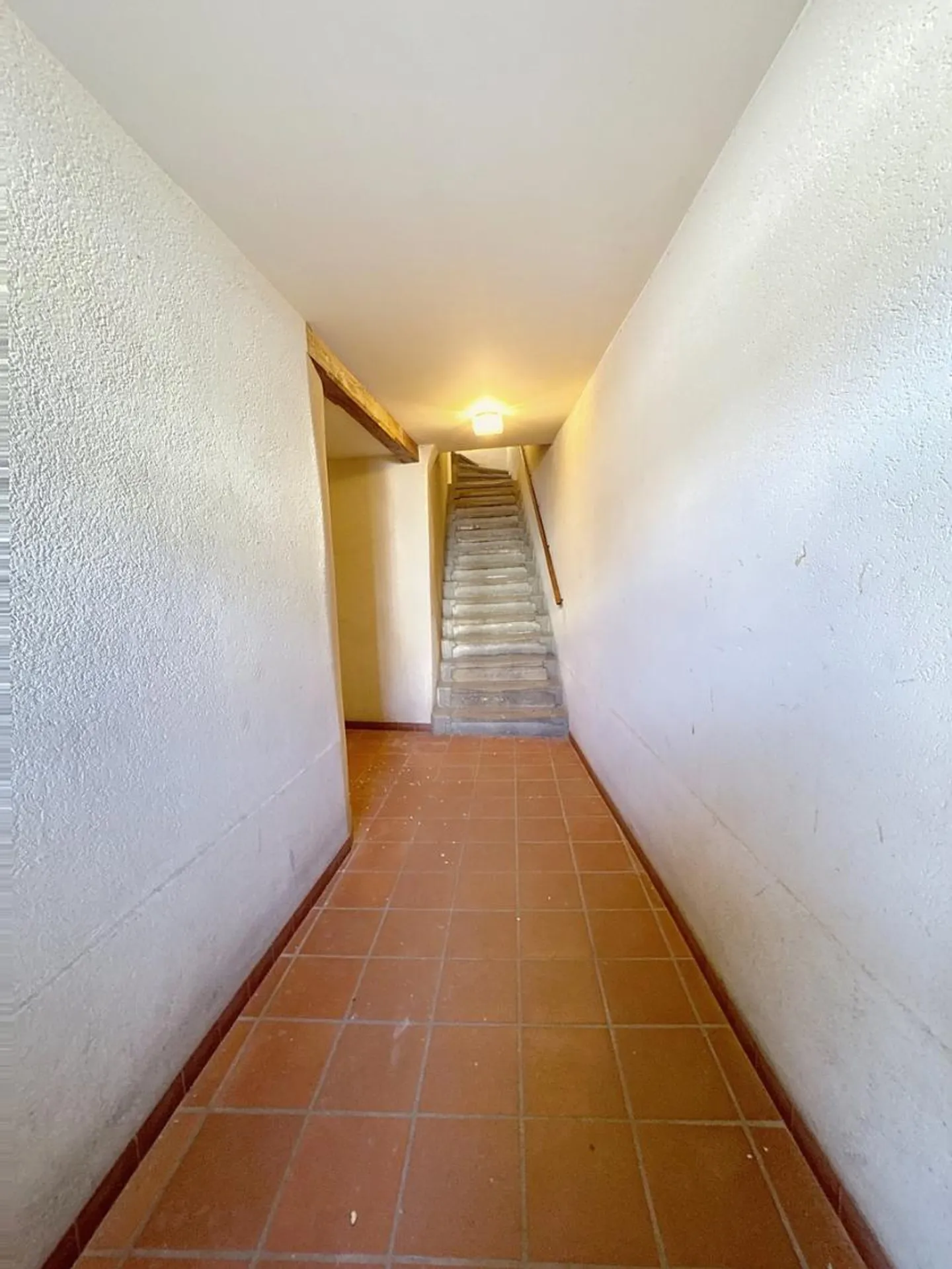 Residential building - Photo 5 of 9