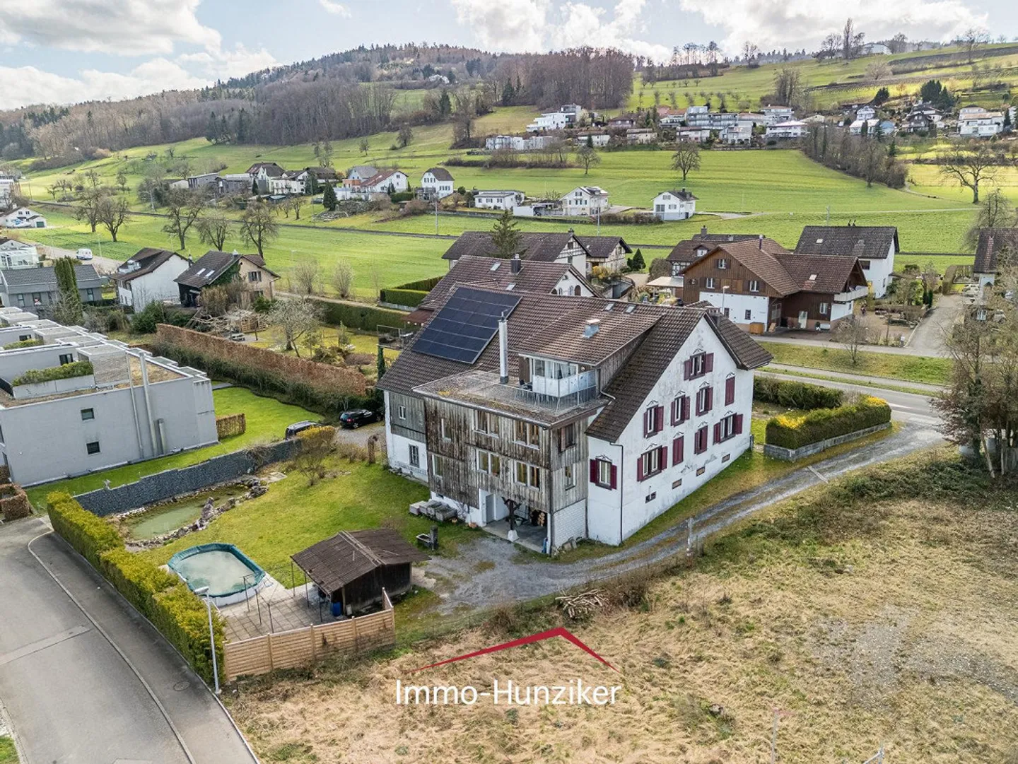 Bauernhaus mit Seesicht-Potenzial - Foto 2 von 18