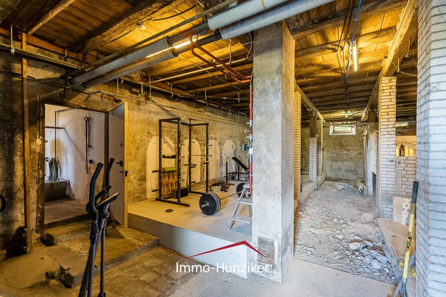 Bauernhaus mit Seesicht-Potenzial - Foto 9 von 18