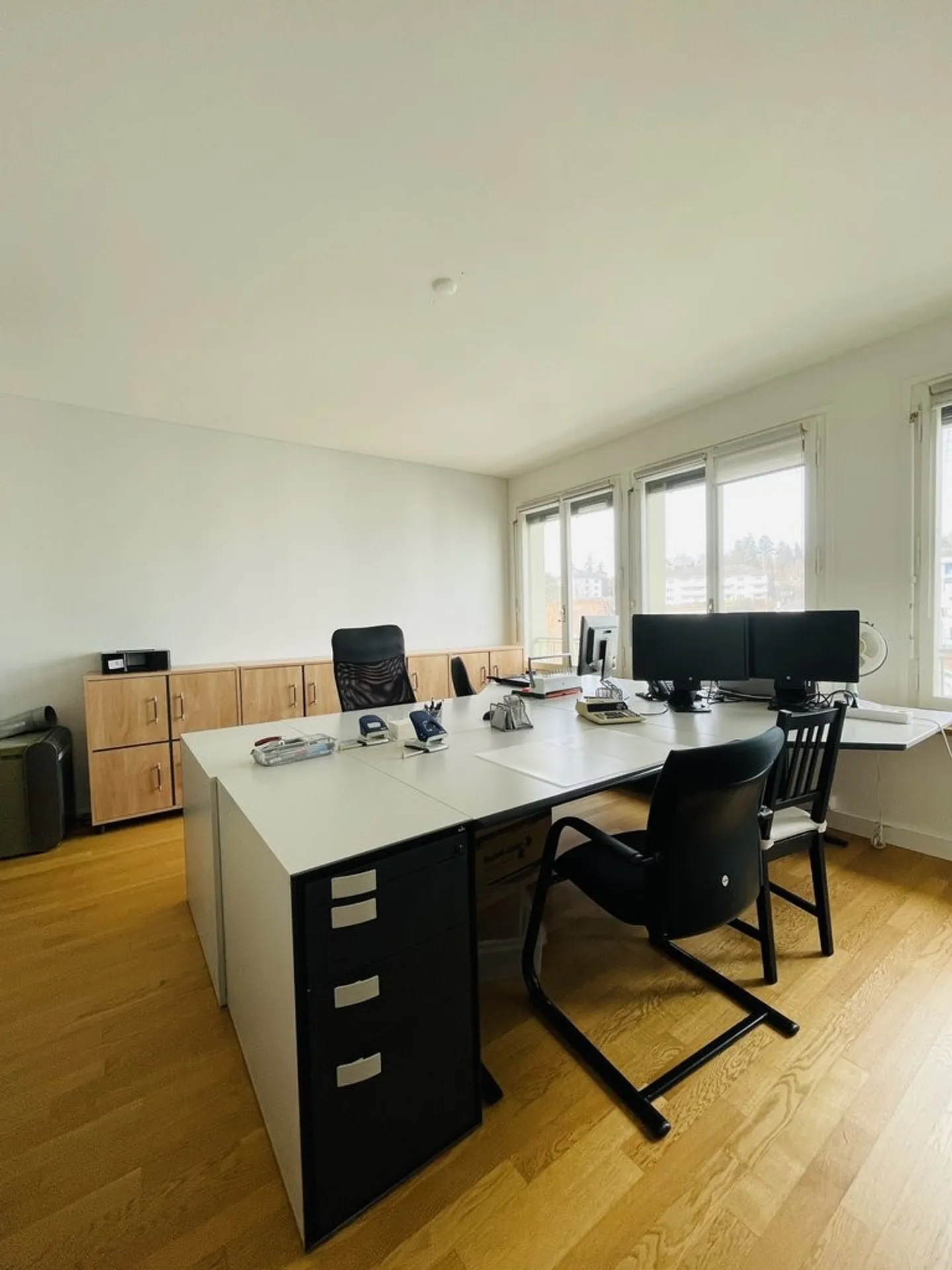 Geräumiger Büroraum in Fribourg - Foto 2 von 12