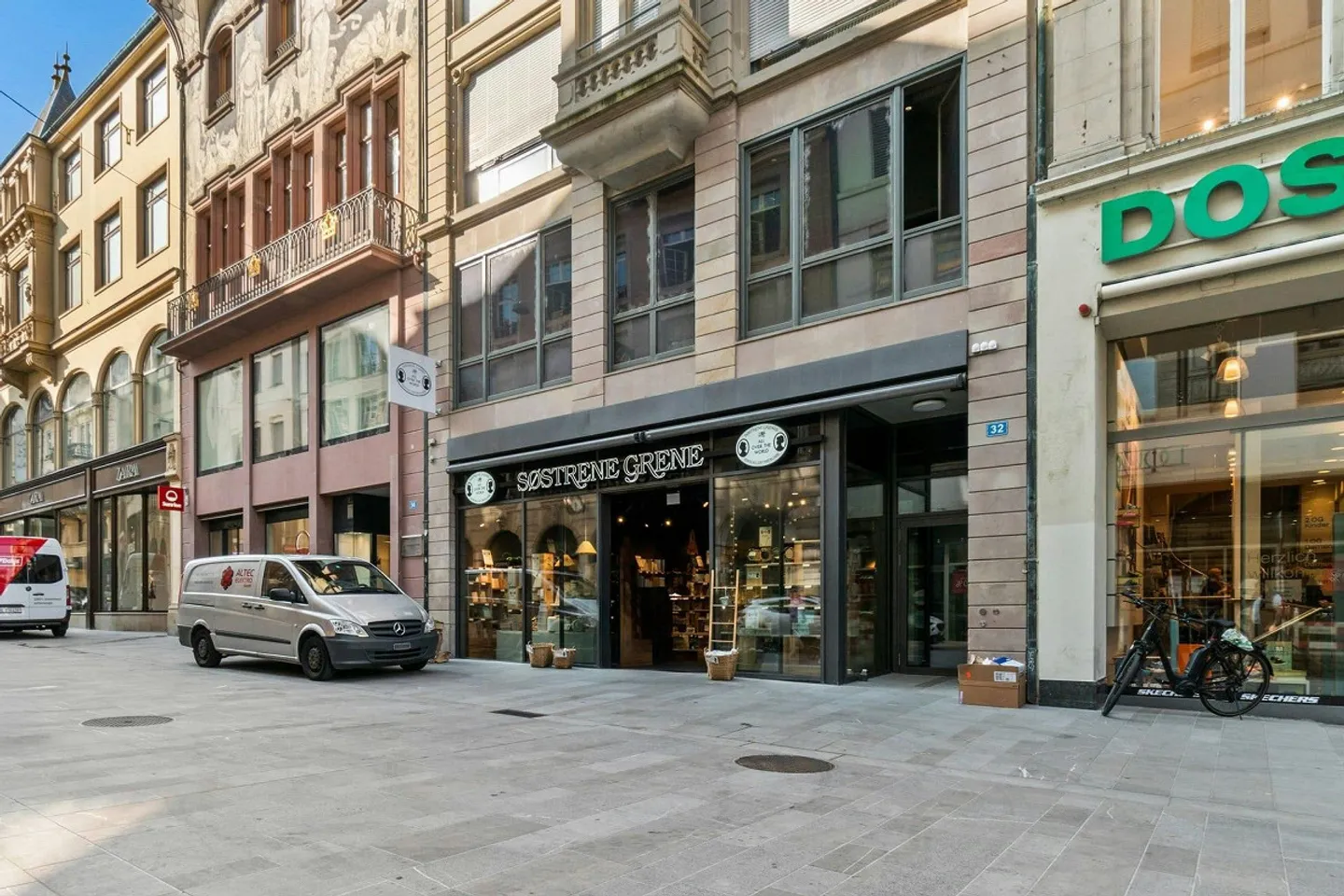 Spazio ufficio moderno con terrazza - Foto 3 di 12