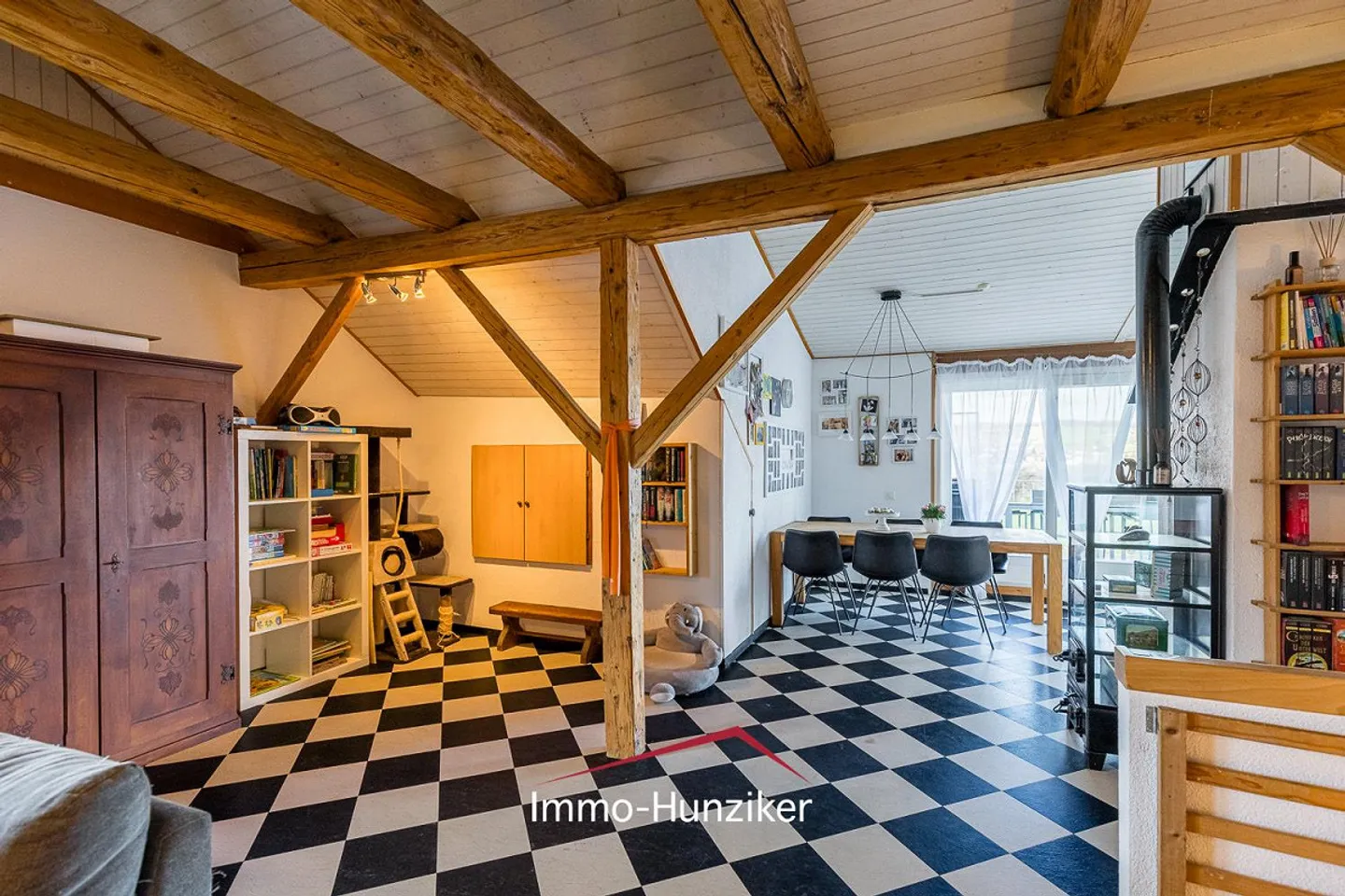 Bauernhaus mit Seesicht-Potenzial - Foto 15 von 18