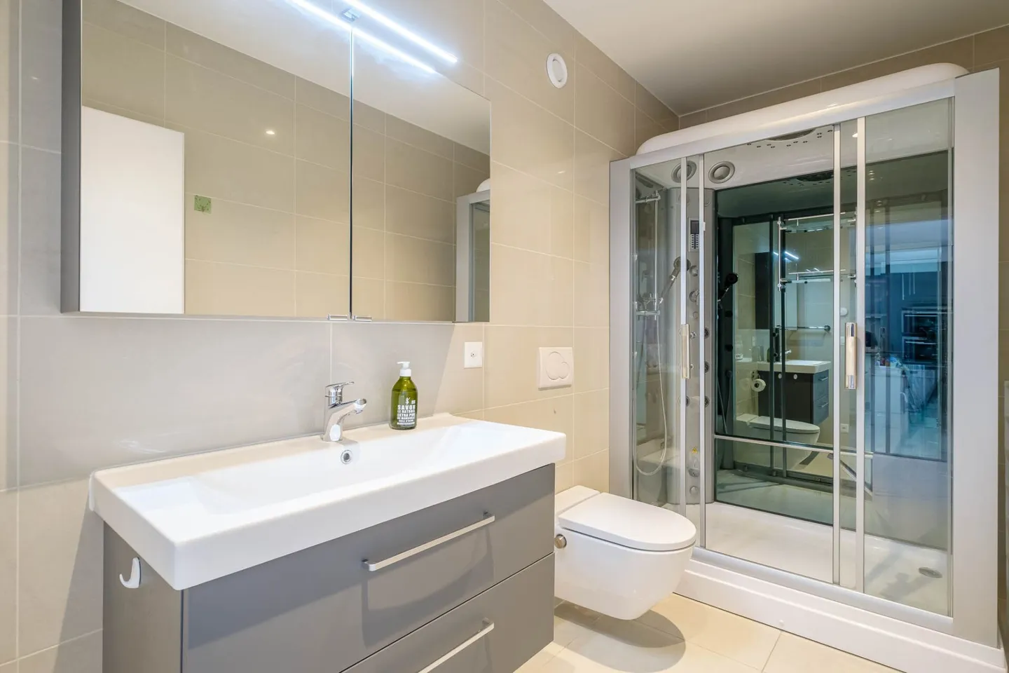 Very nice penthouse with unobstructed view in Petit-Saconnex - Photo 5 of 10