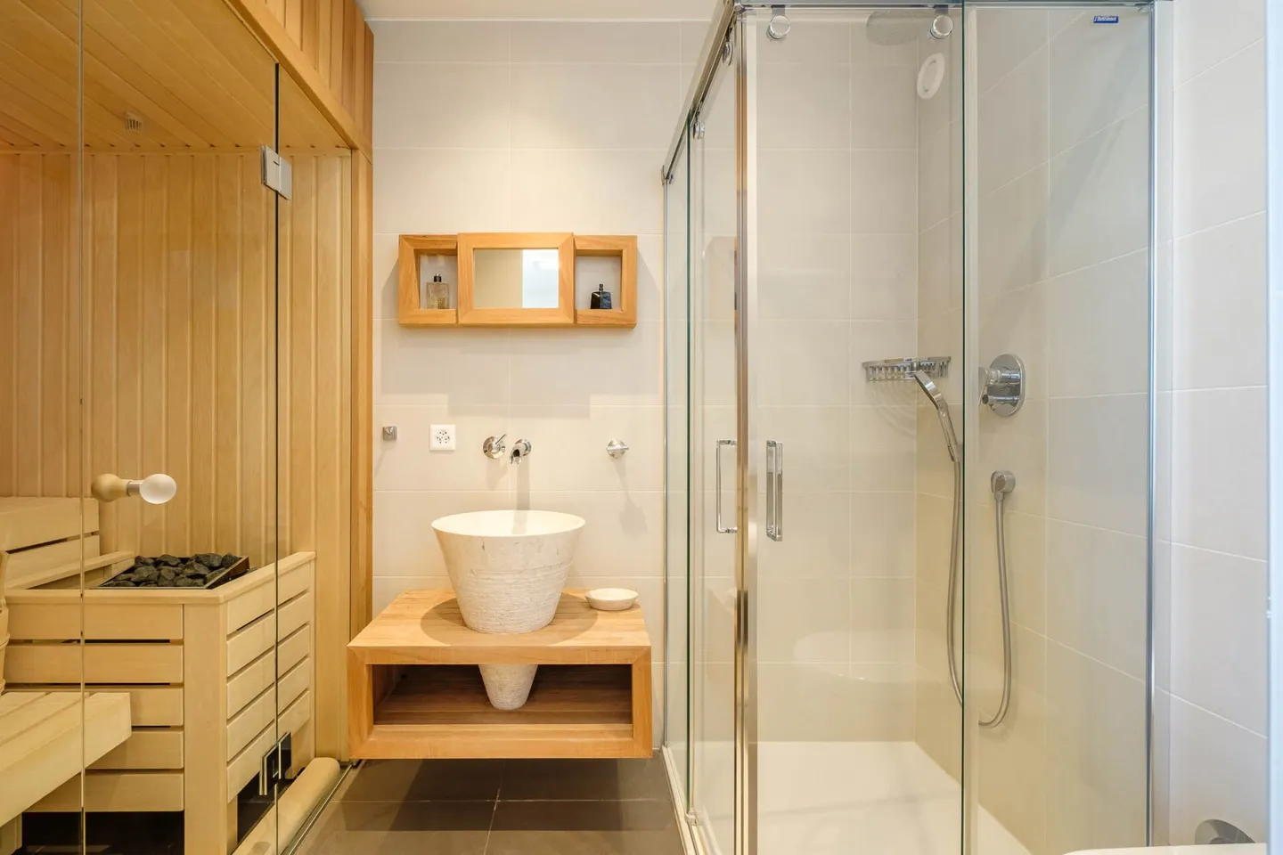 Very nice penthouse with unobstructed view in Petit-Saconnex - Photo 6 of 10