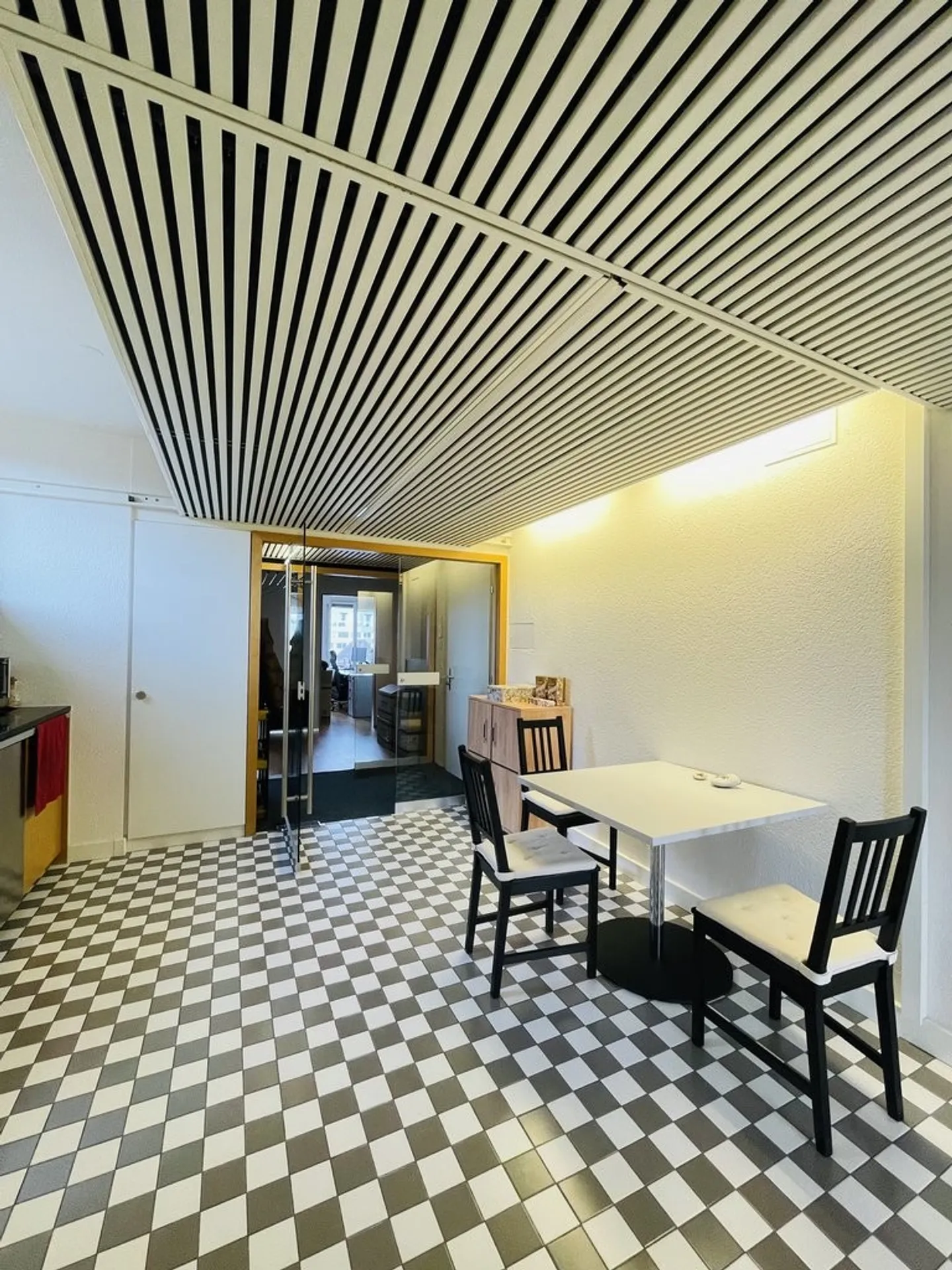 Geräumiger Büroraum in Fribourg - Foto 8 von 12