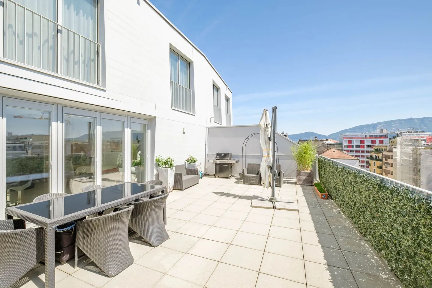 Very nice penthouse with unobstructed view in Petit-Saconnex - Photo 10 of 10