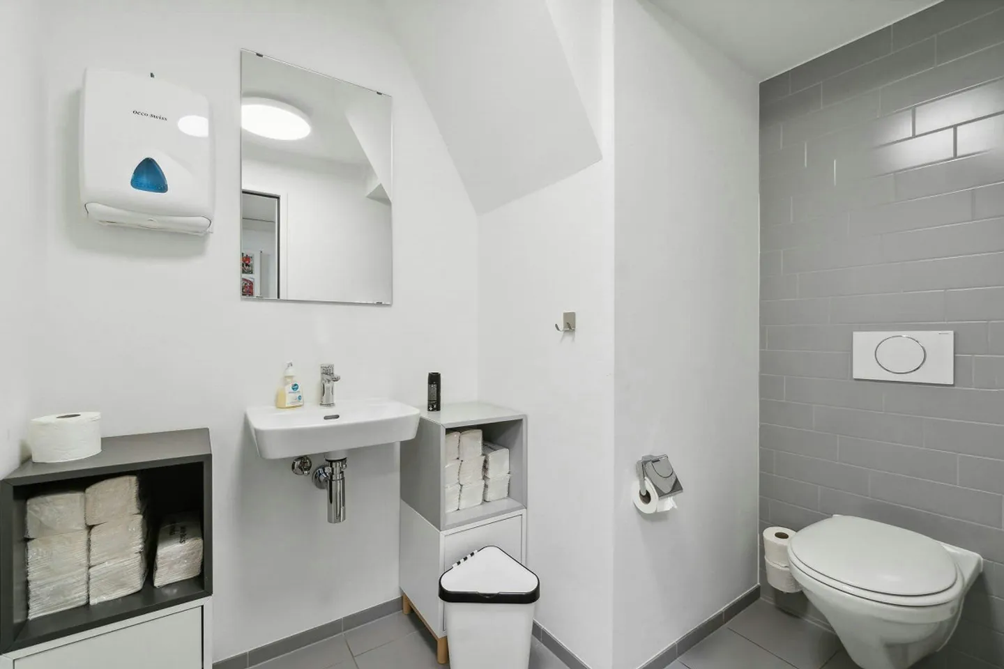 Spazio ufficio moderno con terrazza - Foto 5 di 12