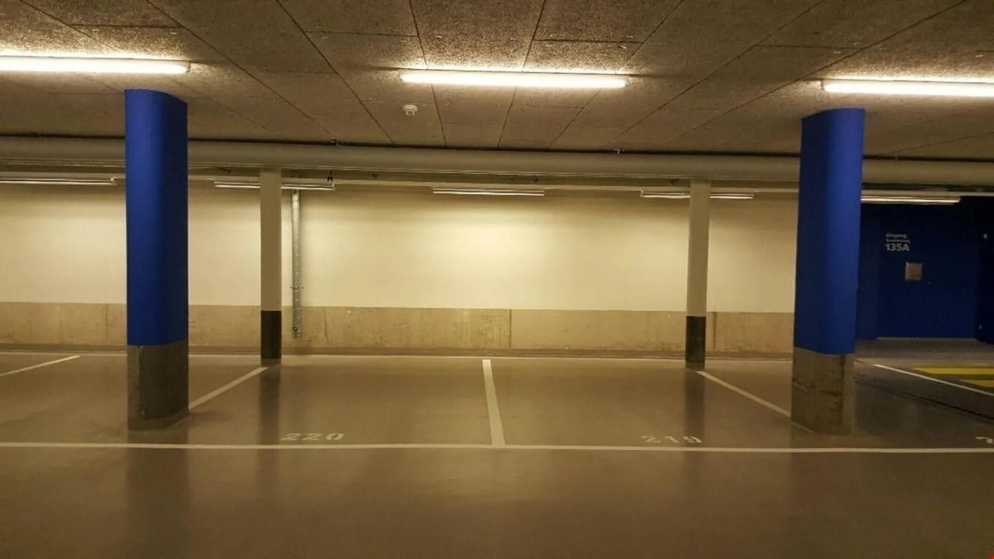 Posti auto vicino al centro per anziani al Bachgraben - Foto 2 di 3