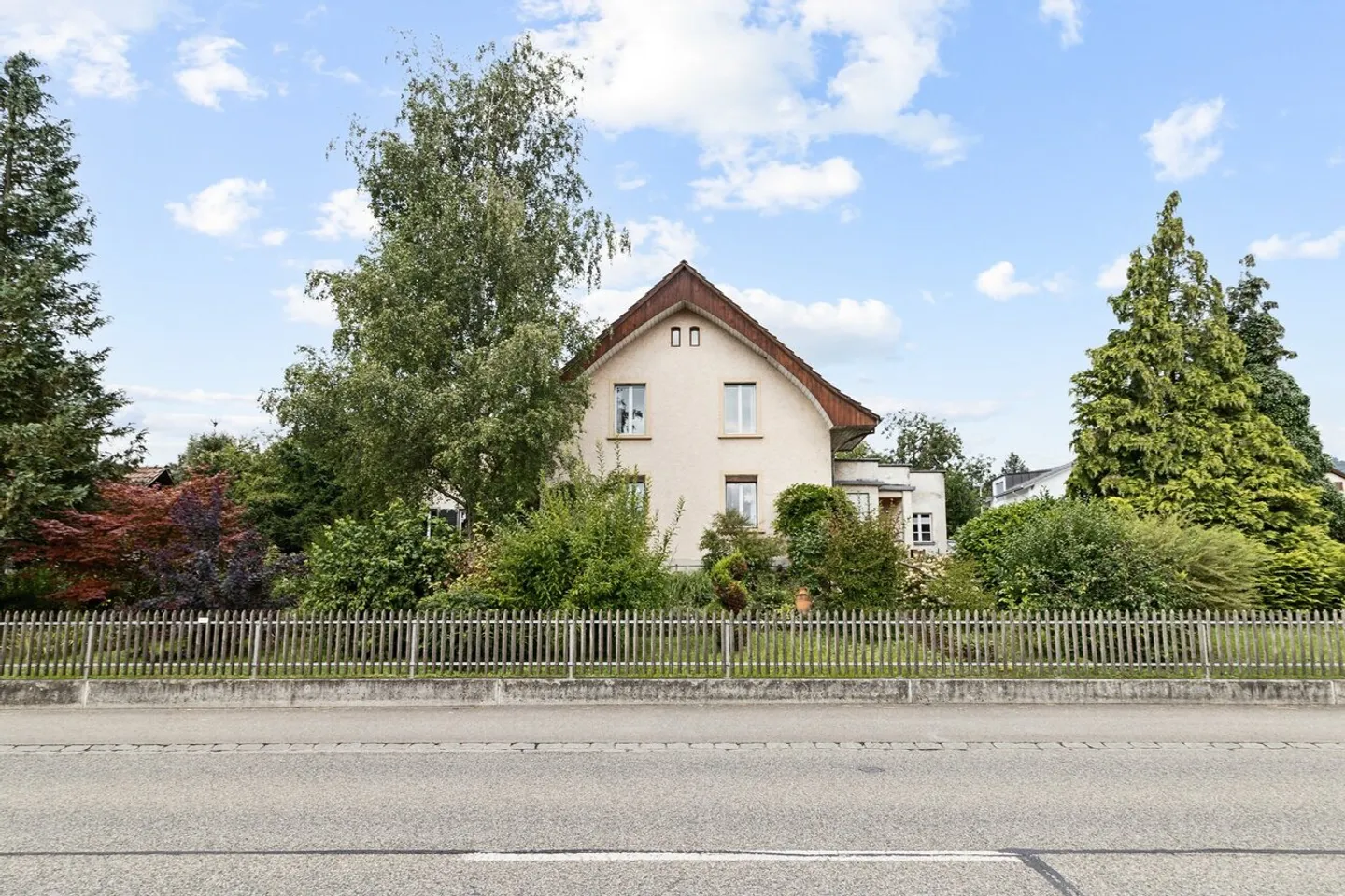 Charming old building house with potential near the Aare - Photo 1 of 7