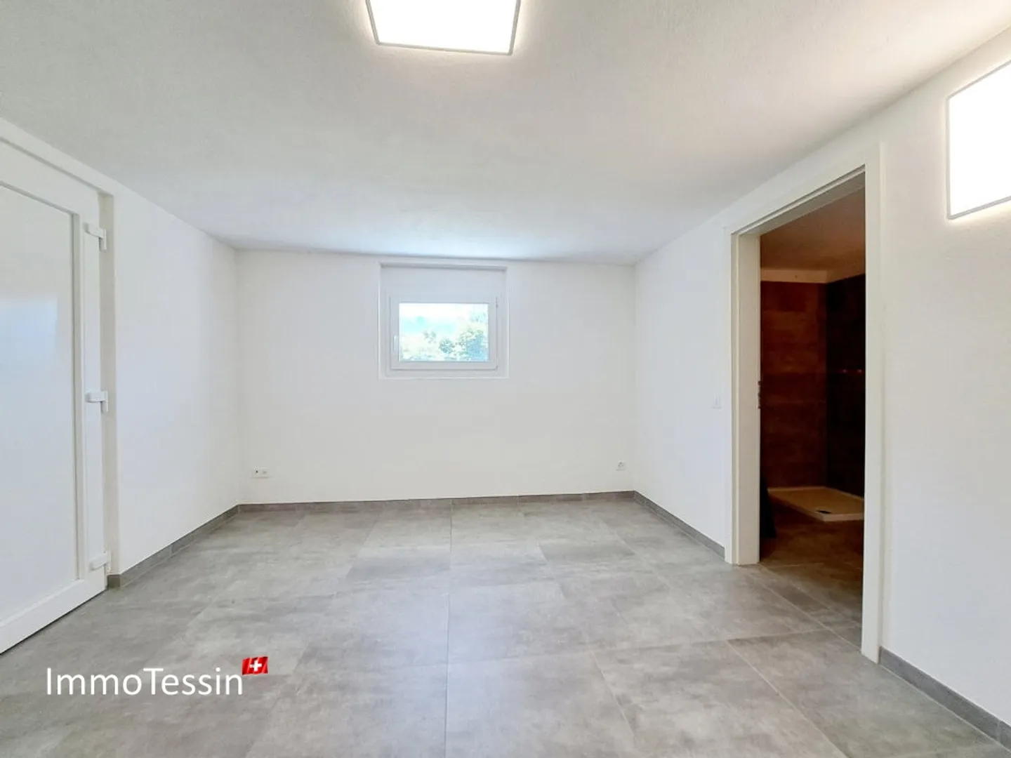 Villa completamente ristrutturata e scuderia: ideale per l'allevamento di cavalli, con terreno di 2200 m2 a Giubiasco - Foto 10 di 13
