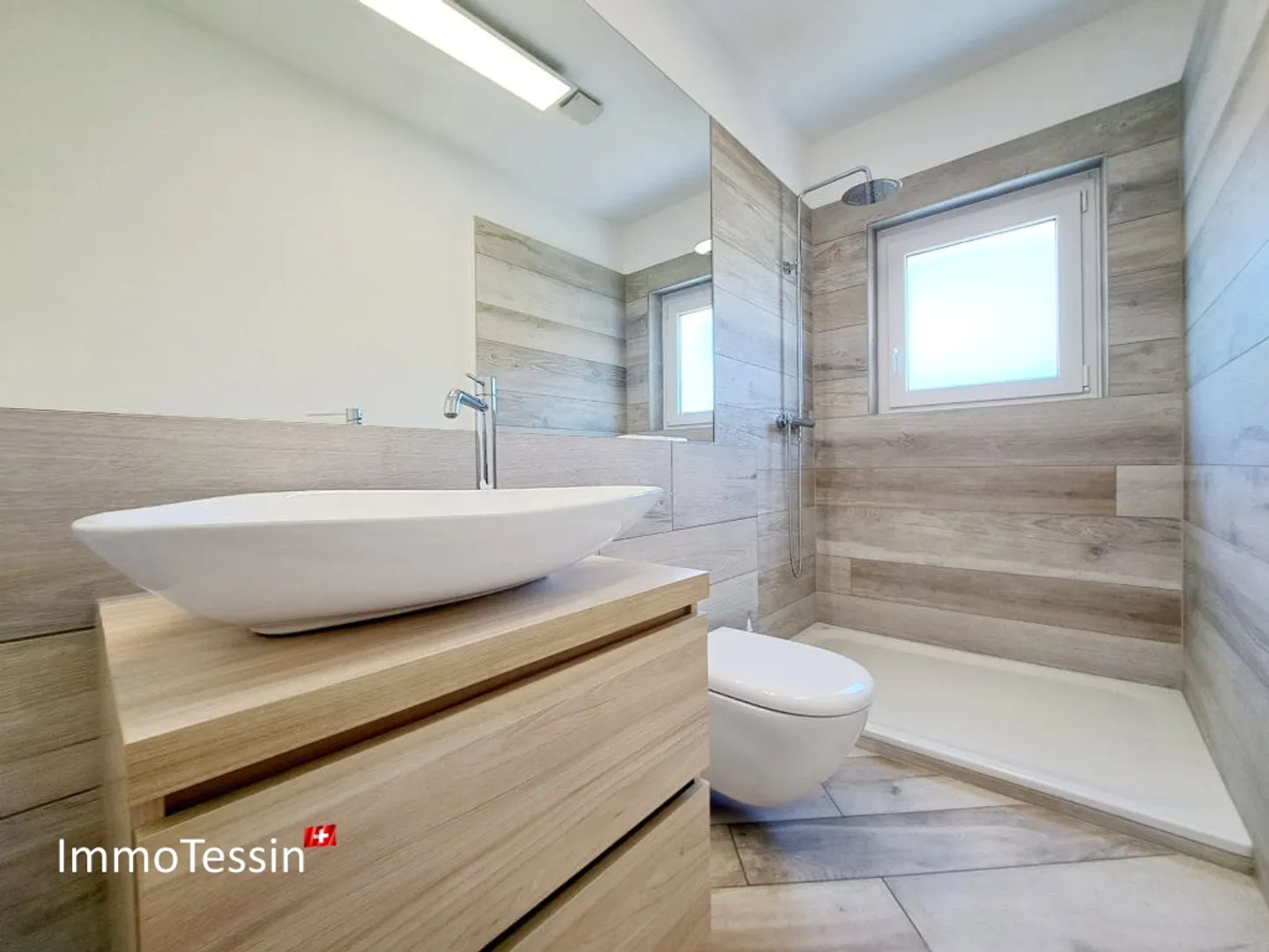 Villa completamente ristrutturata e scuderia: ideale per l'allevamento di cavalli, con terreno di 2200 m2 a Giubiasco - Foto 13 di 13