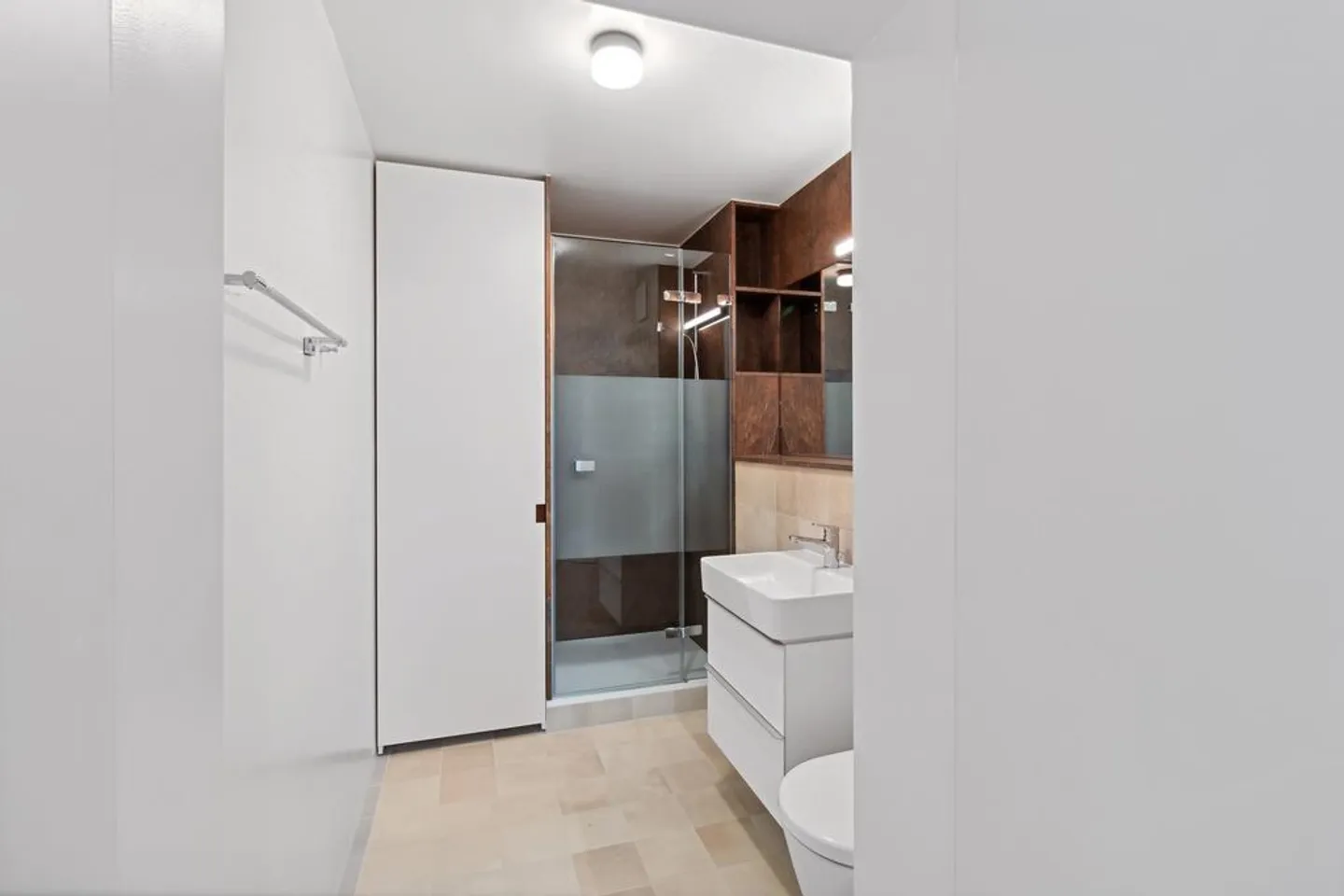 Charmant Appartement en Attique - Photo 5 sur 8