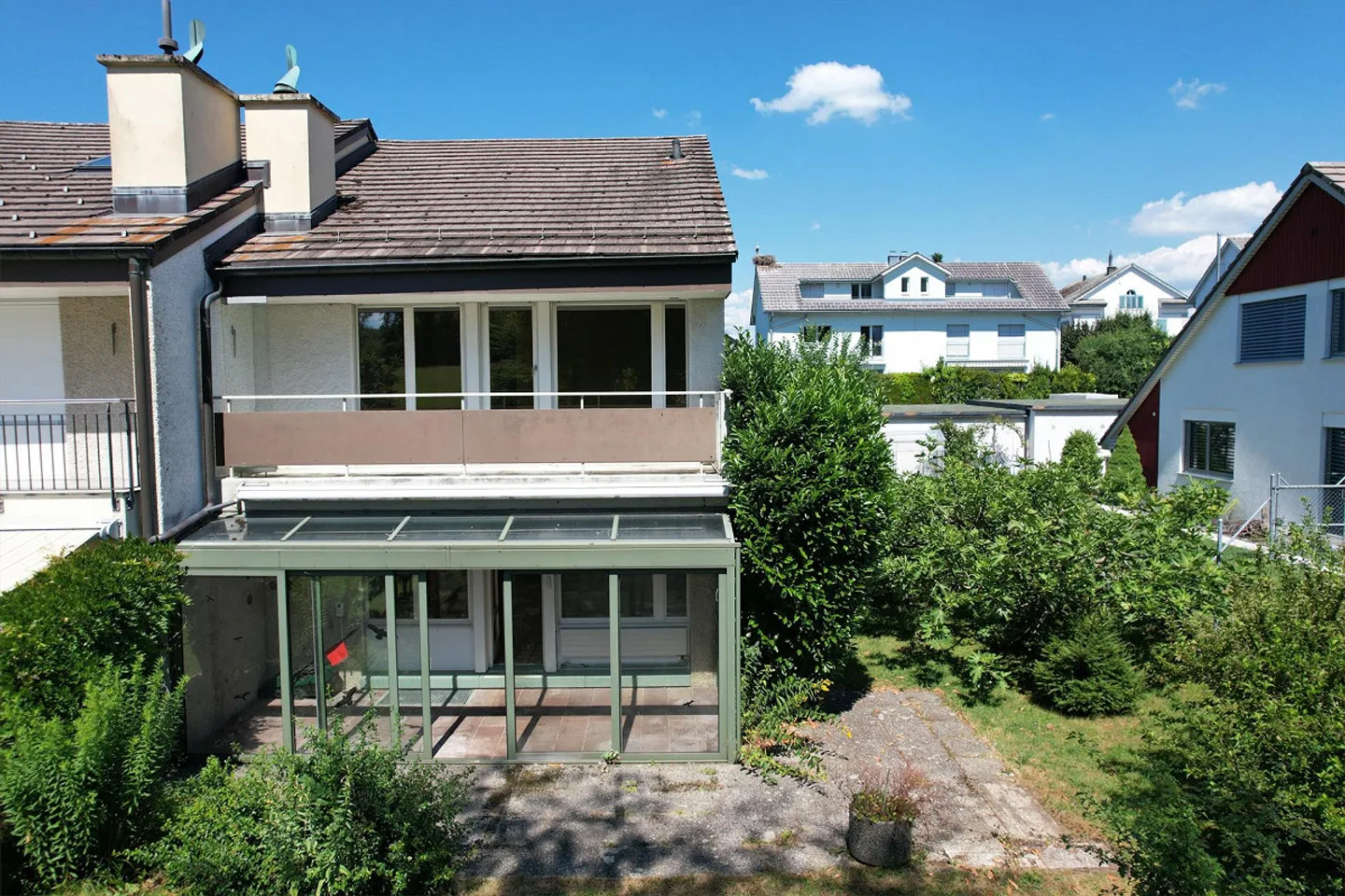 Charming 4.5-room terraced single-family house in Oetwil am See - Photo 1 of 17