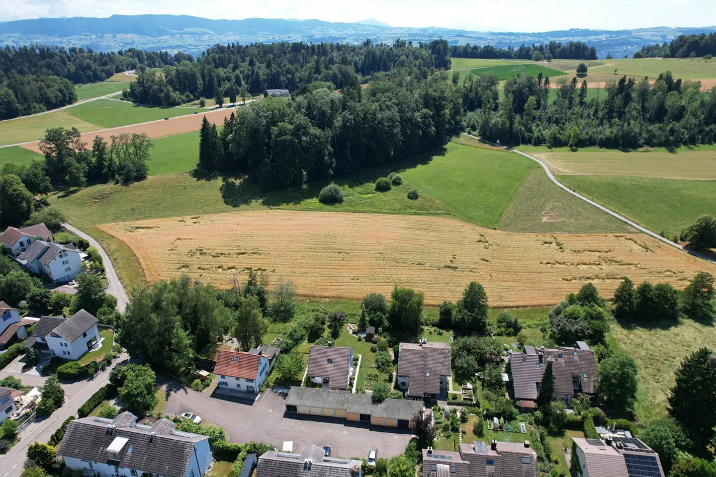 Charming 4.5-room terraced single-family house in Oetwil am See - Photo 3 of 17