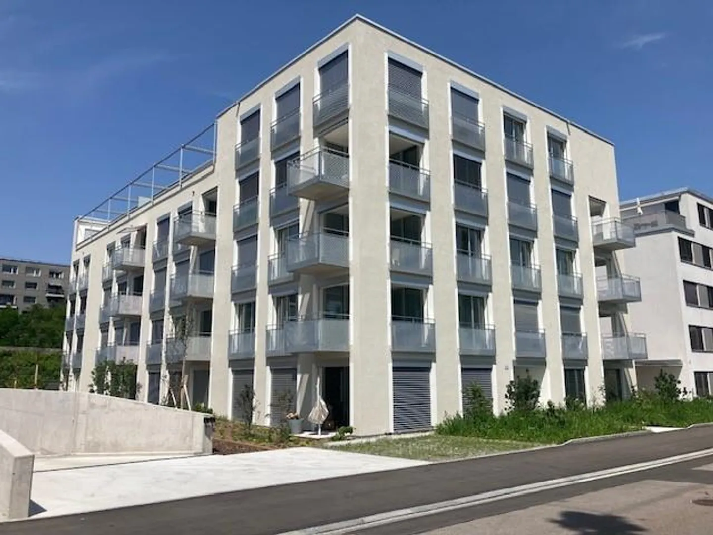 Great 2.5-room penthouse apartment with large terrace for rent - Photo 1 of 11
