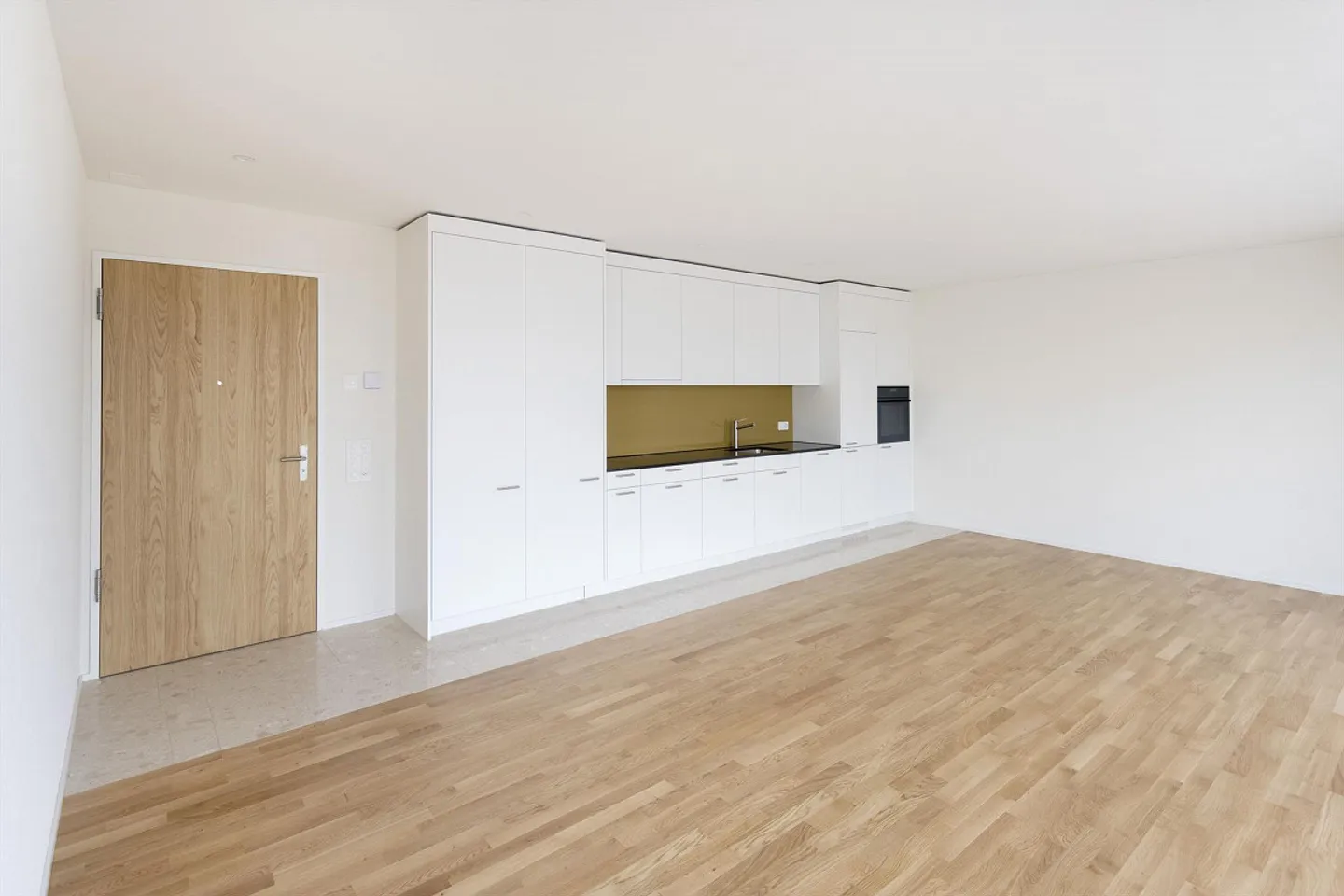 Great 2.5-room penthouse apartment with large terrace for rent - Photo 3 of 11
