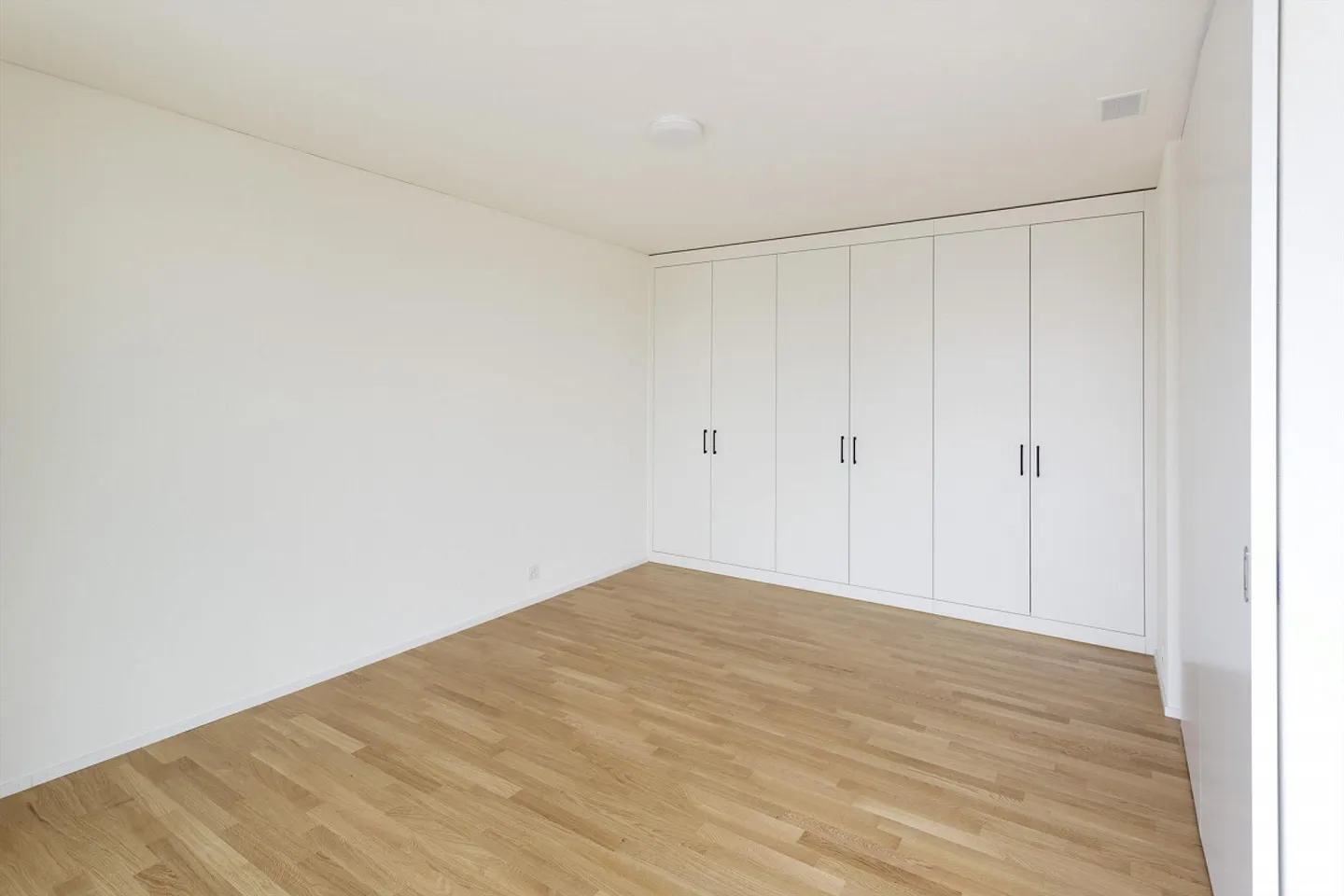 Great 2.5-room penthouse apartment with large terrace for rent - Photo 6 of 11