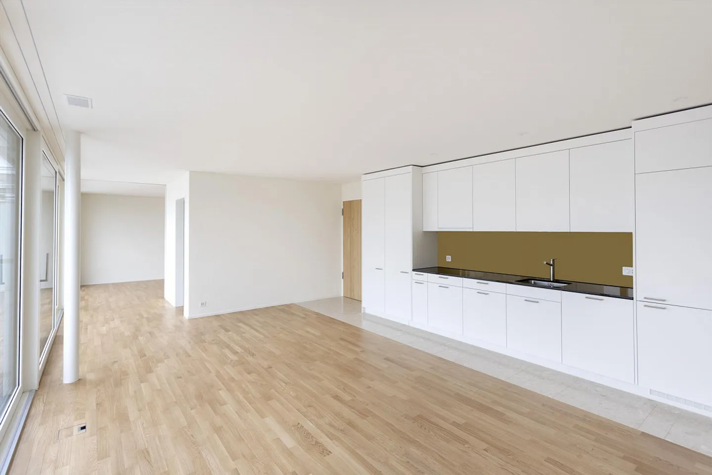 Great 2.5-room penthouse apartment with large terrace for rent - Photo 7 of 11