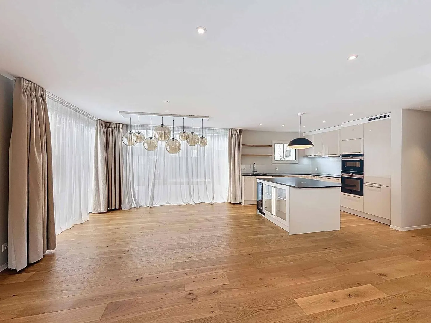 Semi-Detached House 5.5 Rooms - Photo 3 of 13