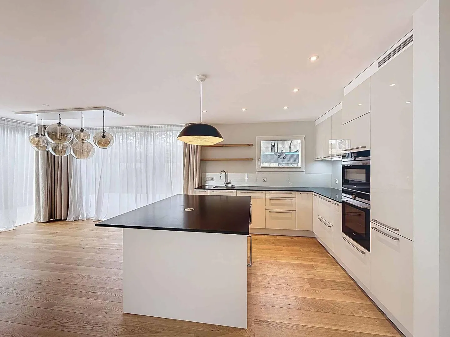 Semi-Detached House 5.5 Rooms - Photo 4 of 13