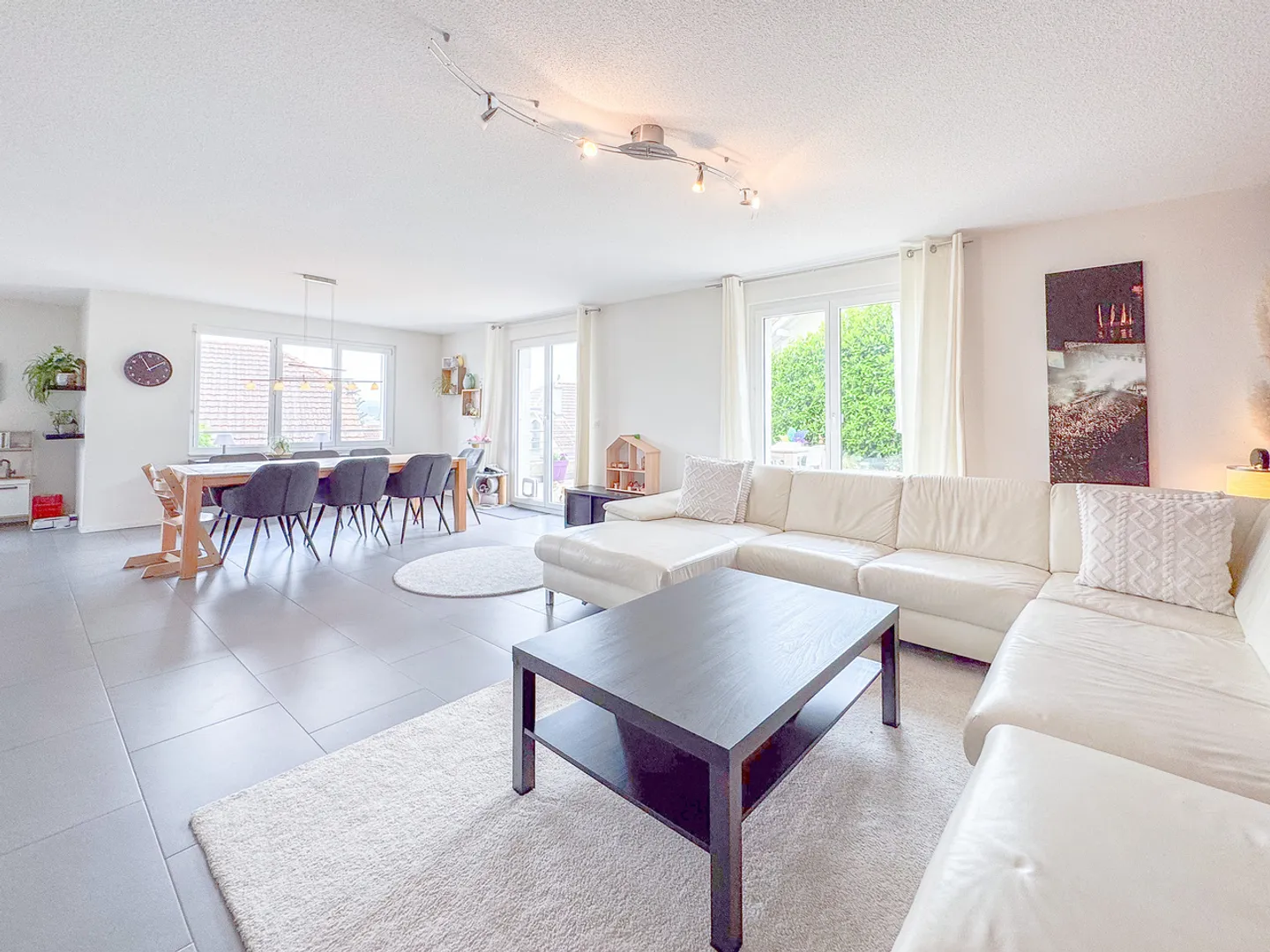 Semi-detached house with 5.5 rooms, garage, 2 terraces and vineyards - Photo 2 of 29