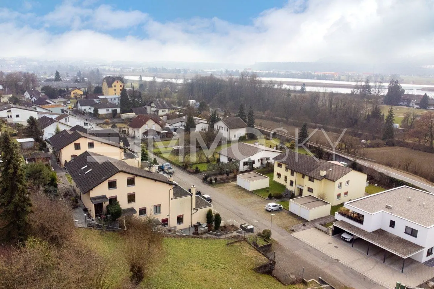 Felicità familiare con giardino e vista soleggiata - Foto 5 di 5