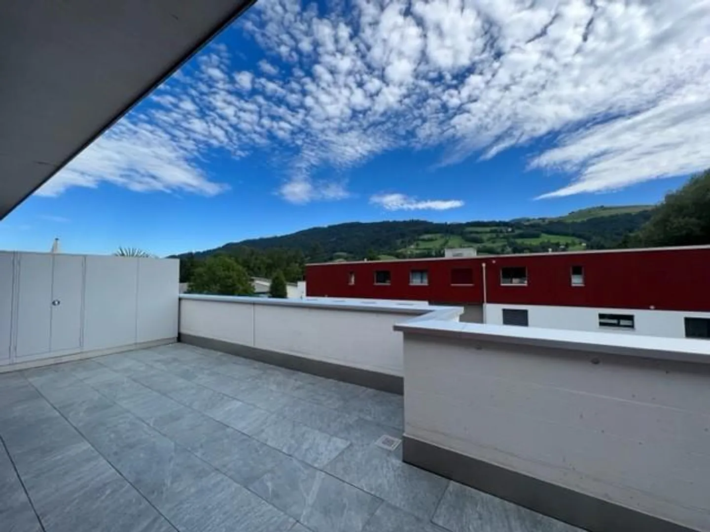 Vivere con panorama alpino e terrazza di 70m²! - Foto 1 di 9