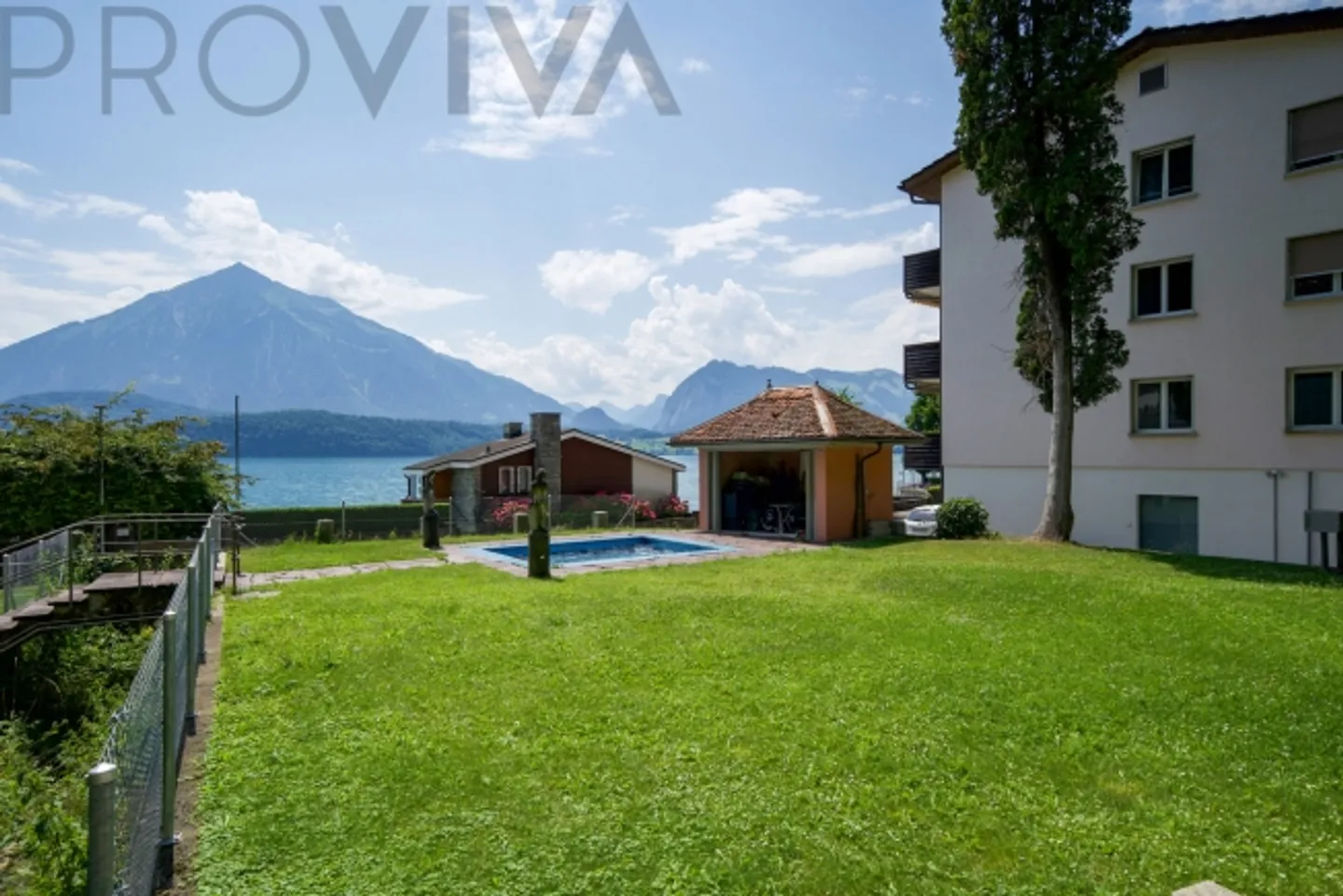 Classiquement élégant avec vue sur le lac Propriété historique à Gunten - Photo 5 sur 16