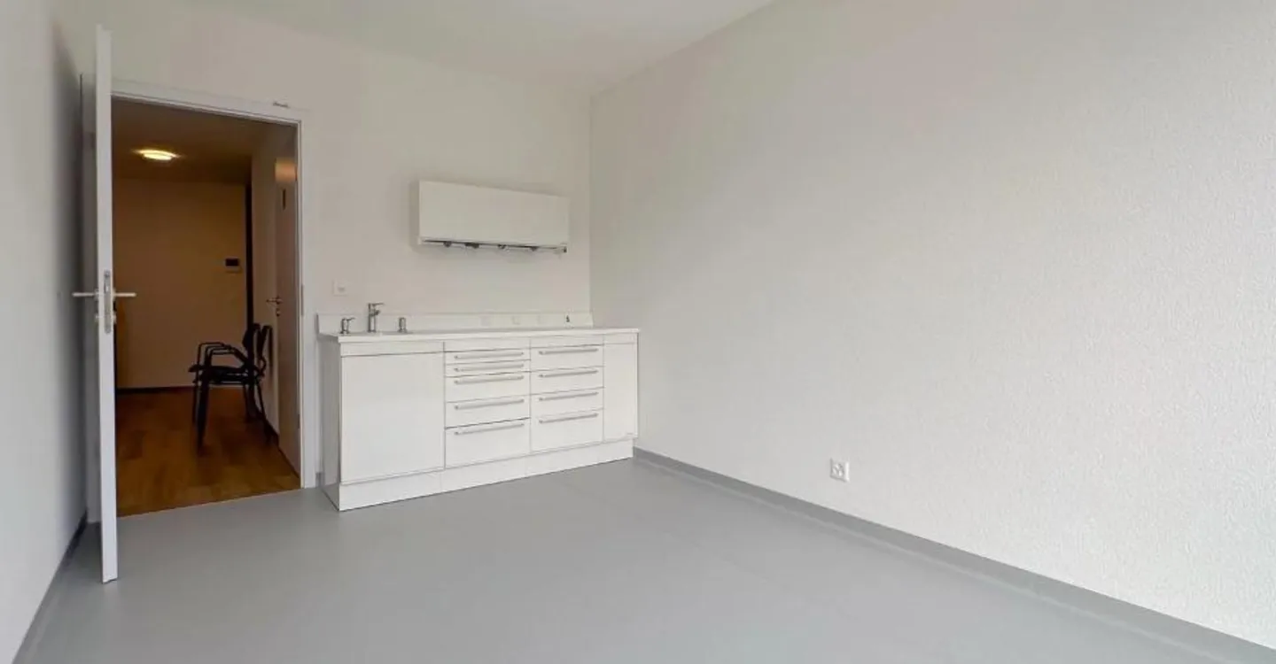 Espace de Bureau Moderne à Sierre - Photo 2 sur 13