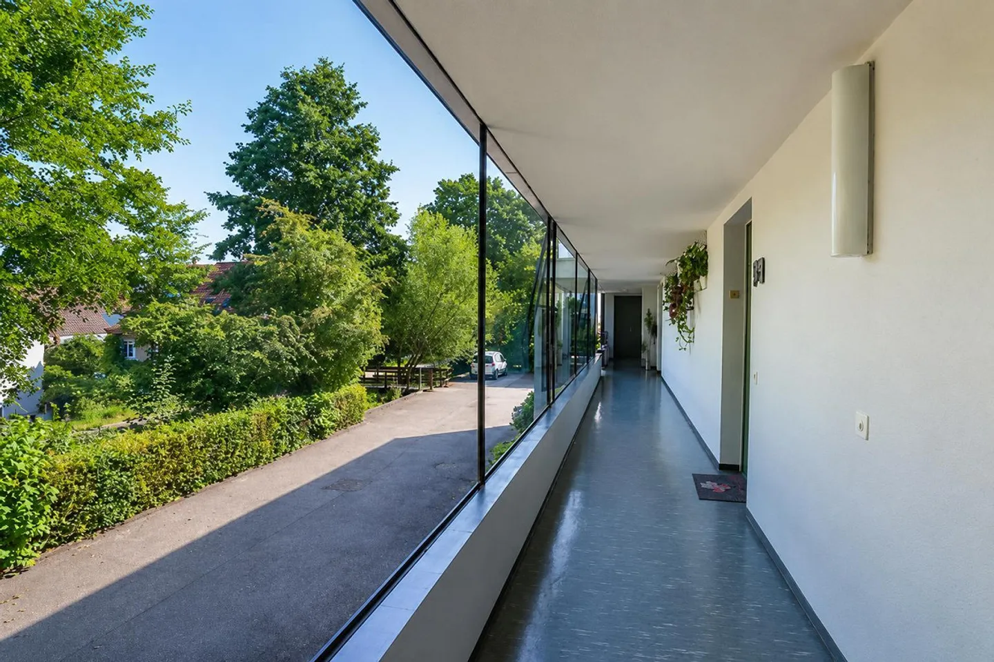 Vivere nel verde a Binningen - Appartamento duplex di 4,5 locali con garage - Foto 3 di 13