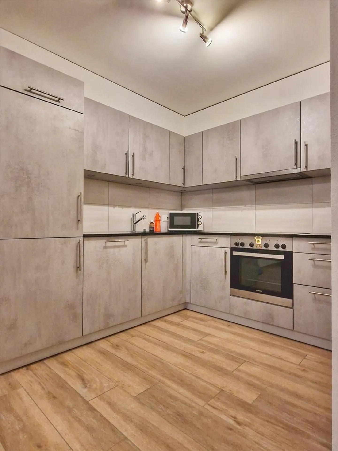 Charmant appartement 2.5 pièces - Photo 3 sur 8