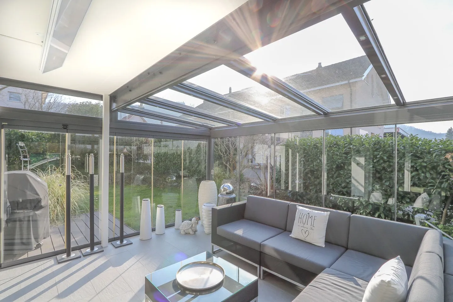 Vivere con eleganza in una casa unifamiliare di 6 stanze a Bättwil - Foto 3 di 18