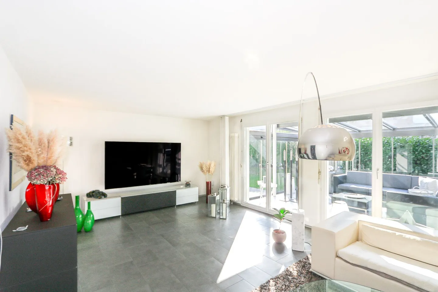 Vivere con eleganza in una casa unifamiliare di 6 stanze a Bättwil - Foto 8 di 18