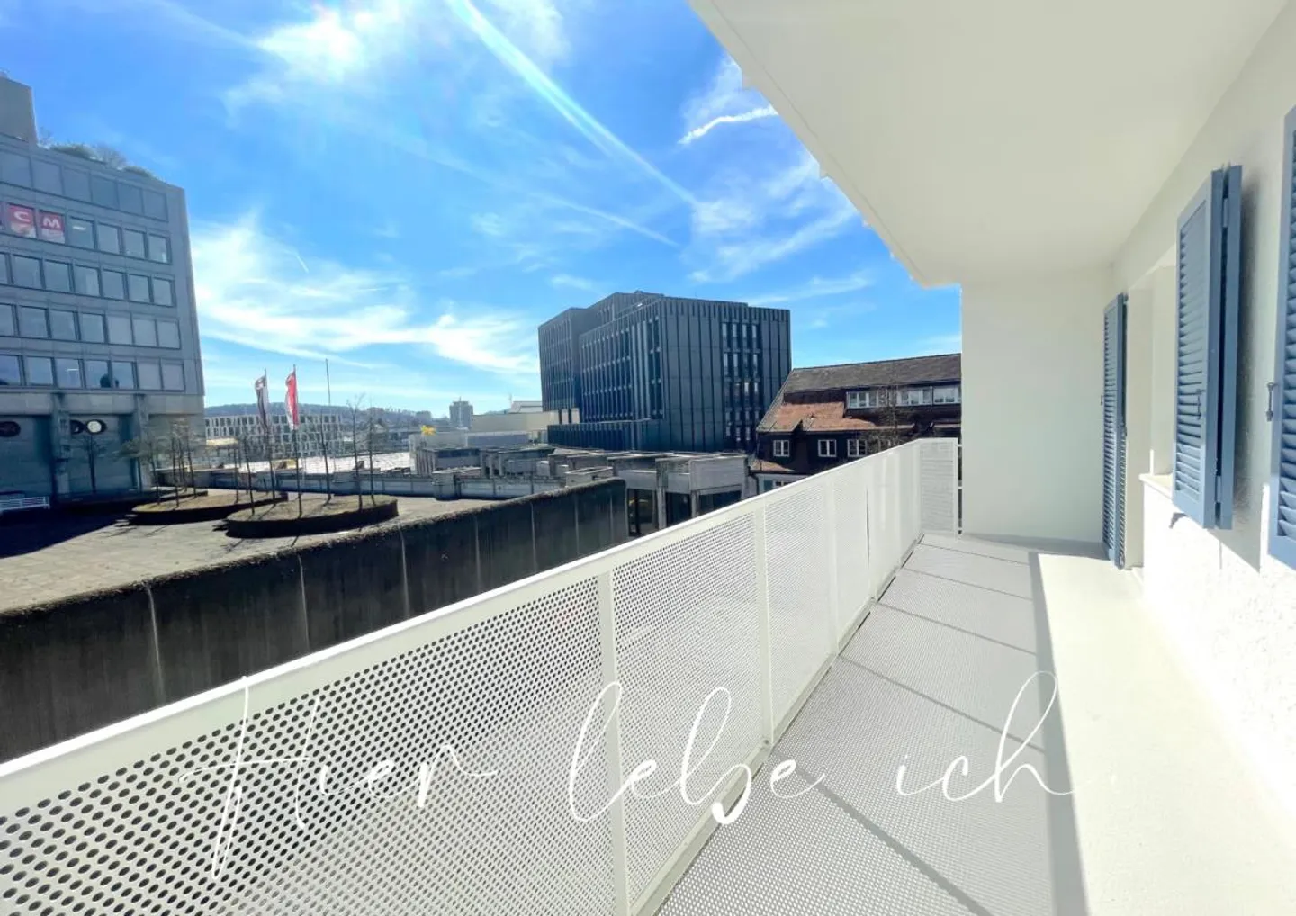 CENTRAL - MODERN - ATTRACTIVE - Photo 1 of 10