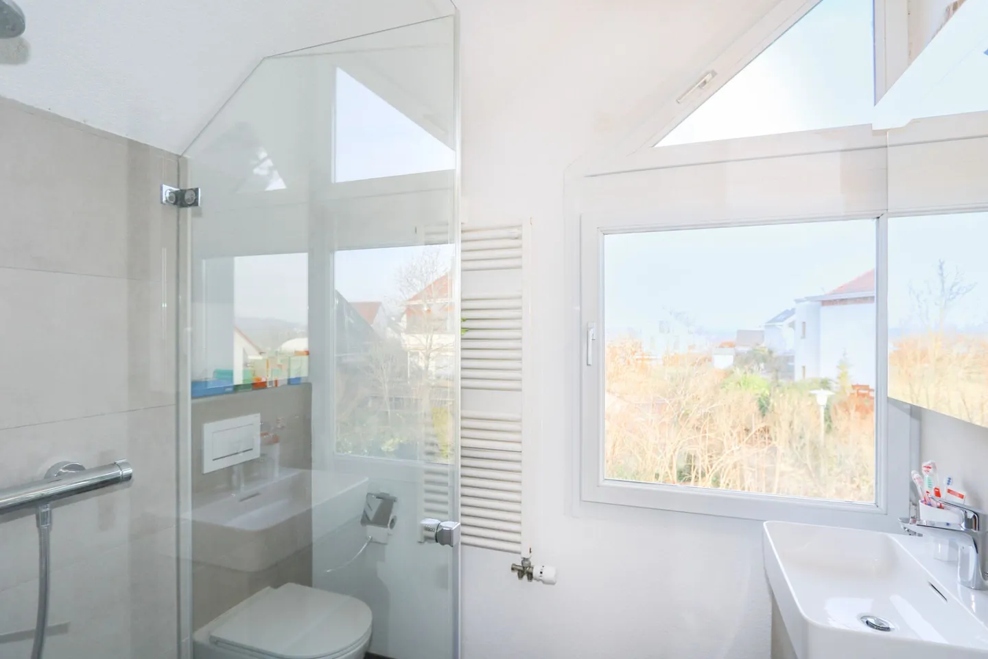 Vivere con eleganza in una casa unifamiliare di 6 stanze a Bättwil - Foto 16 di 18