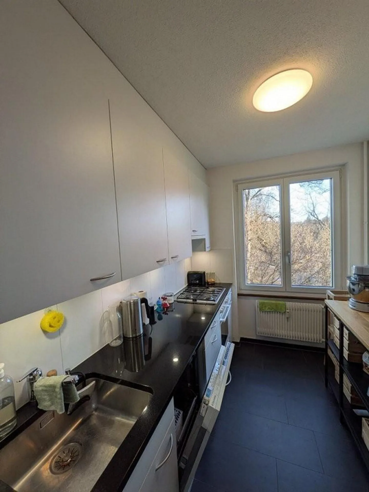 Quiet living in a central location - Photo 5 of 8