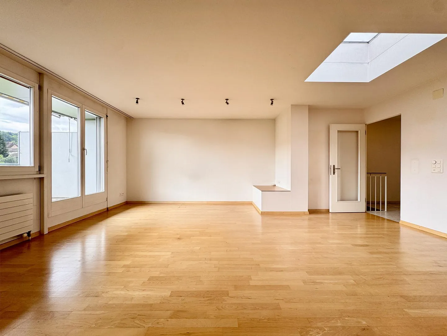 Geräumige Maisonette mit Parkplatz - Foto 1 von 15