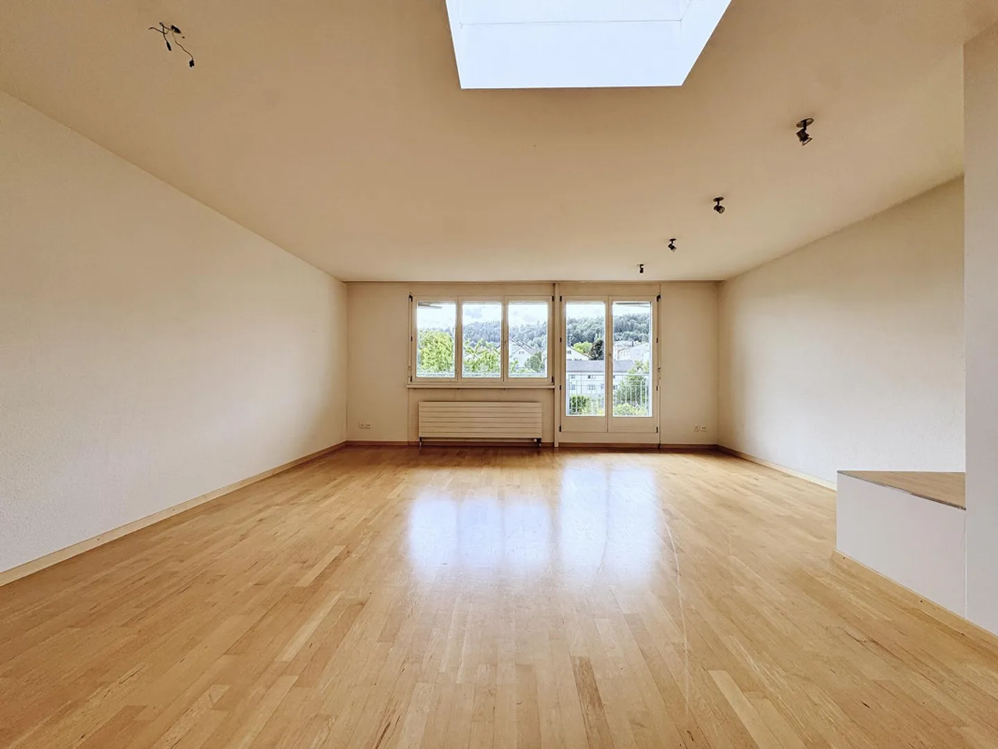 Geräumige Maisonette mit Parkplatz - Foto 4 von 15