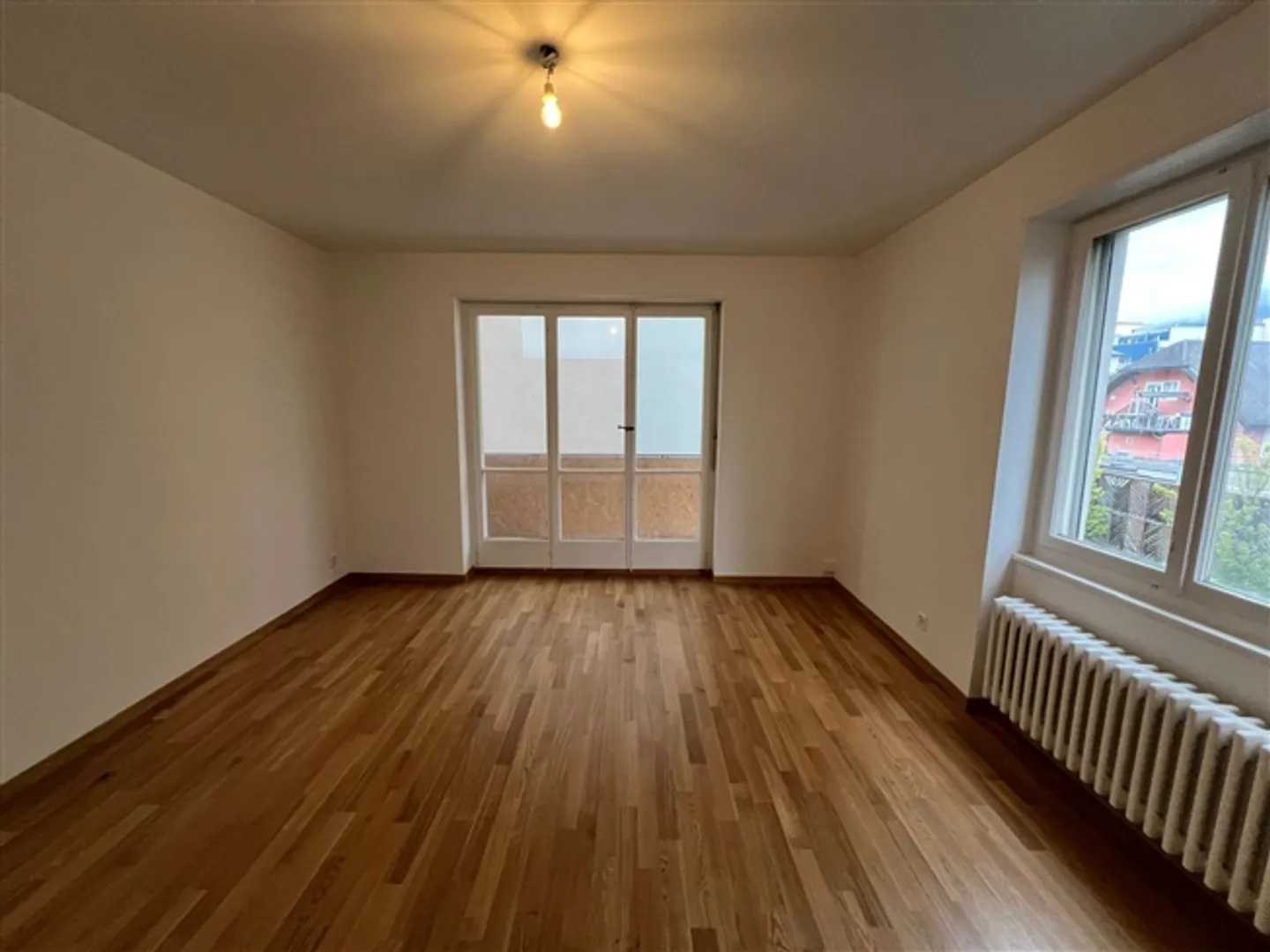 Completely renovated apartment just a stone's throw from the city - Photo 3 of 6