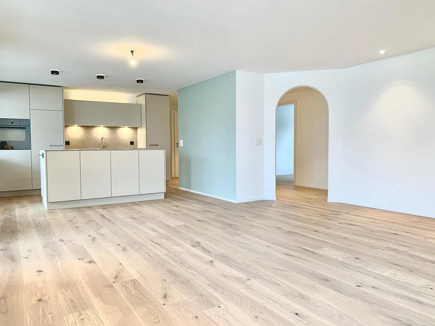 5 Room Apartment - Photo 1 of 5