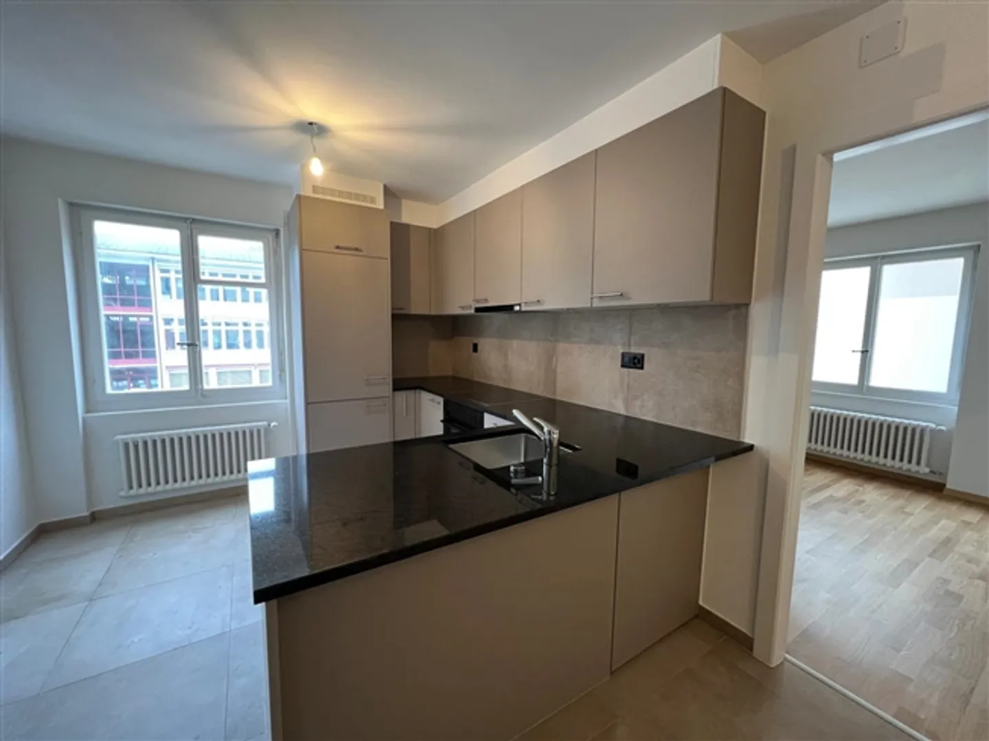 Completely renovated apartment just a stone's throw from the city - Photo 6 of 6