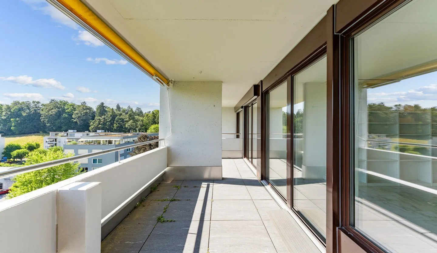 6.5-ROOM PENTHOUSE MAISONETTE – LOTS OF SPACE, LOTS OF POTENTIAL, BANK-APPROVED - Photo 9 of 18