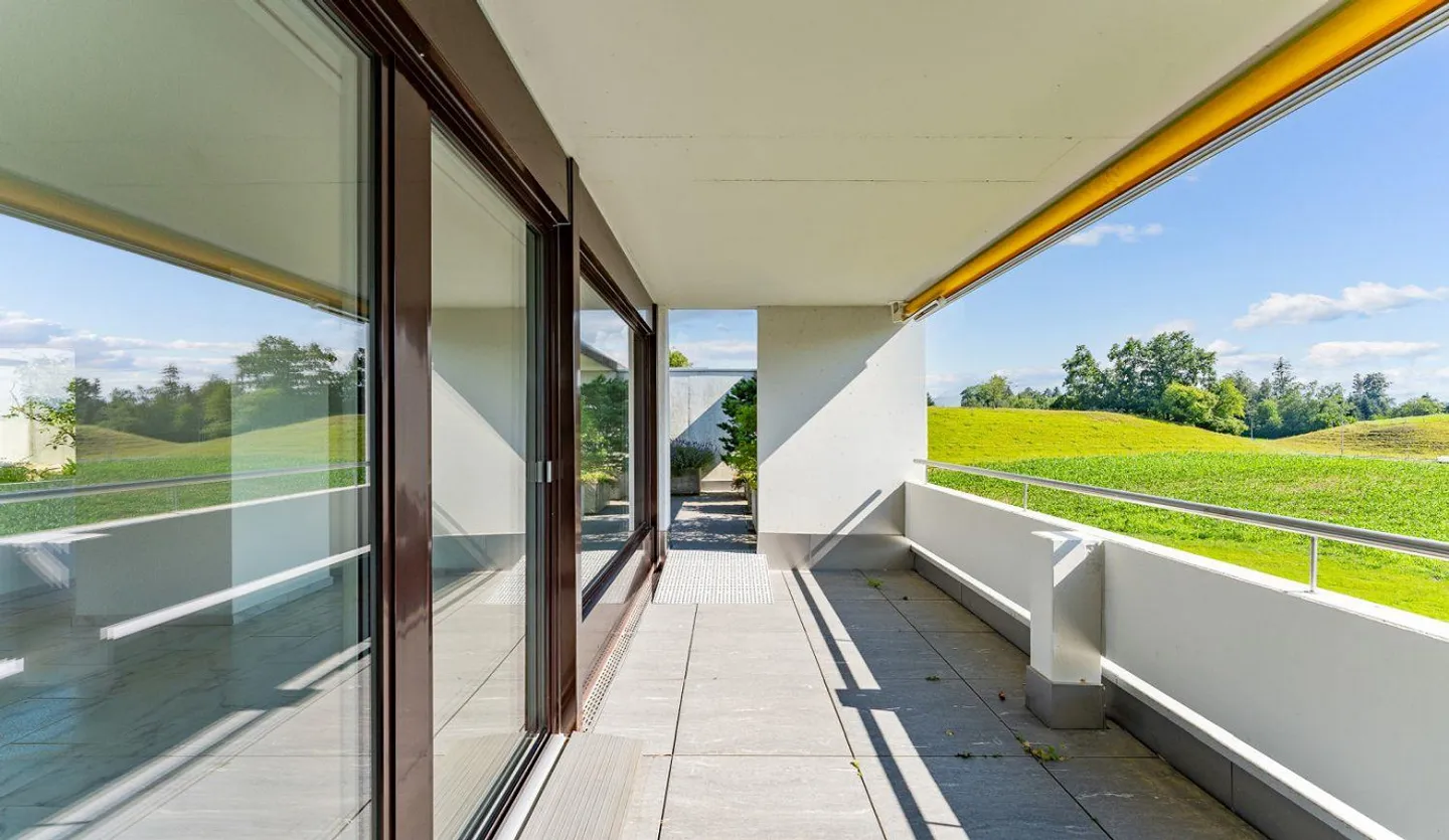 6.5-ROOM PENTHOUSE MAISONETTE – LOTS OF SPACE, LOTS OF POTENTIAL, BANK-APPROVED - Photo 12 of 18