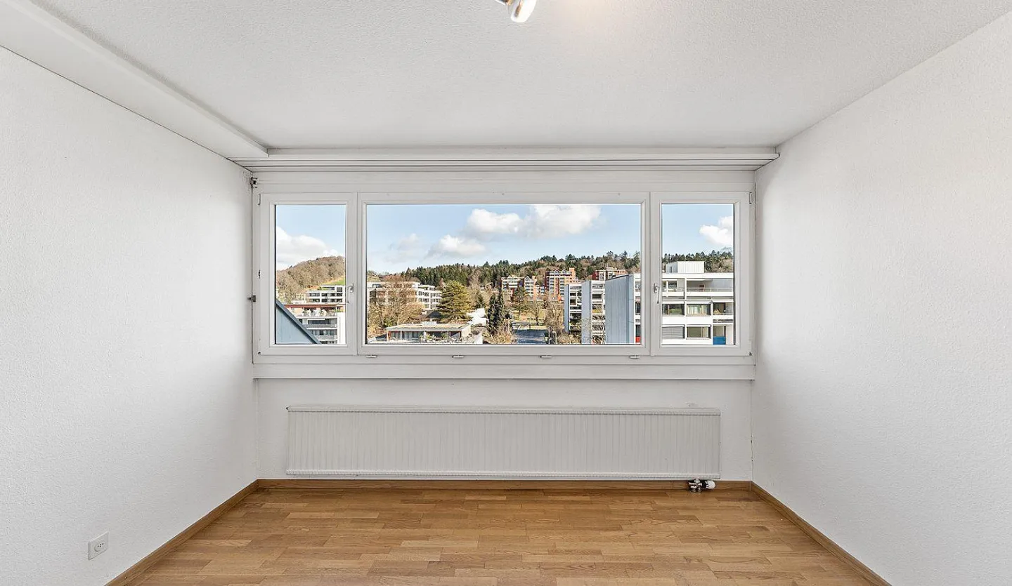 6.5-ROOM PENTHOUSE MAISONETTE – LOTS OF SPACE, LOTS OF POTENTIAL, BANK-APPROVED - Photo 13 of 18