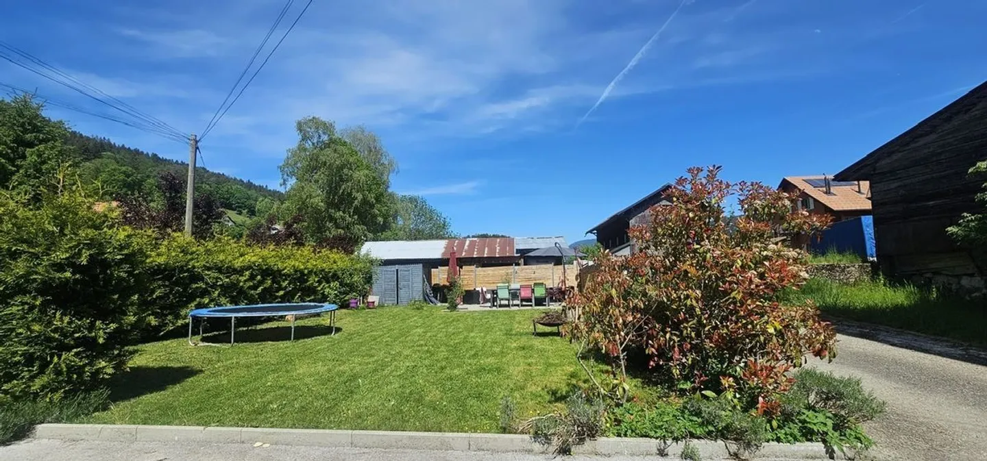 Autentica casa di villaggio, fascino e volumi a Boveresse - Foto 3 di 13