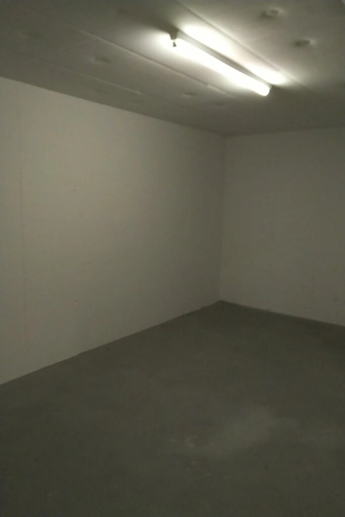 Stanza per hobby moderna e spaziosa di 19m2 a Breitenbach in affitto - Foto 4 di 7