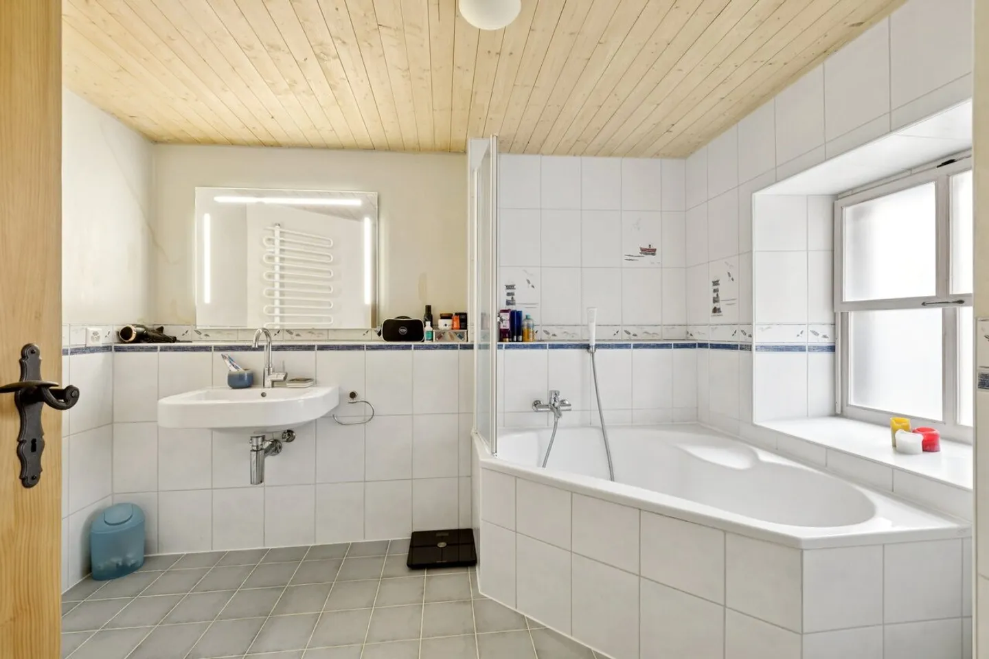 Charmantes und geräumiges Stadthaus, komplett renoviert. - Foto 7 von 11